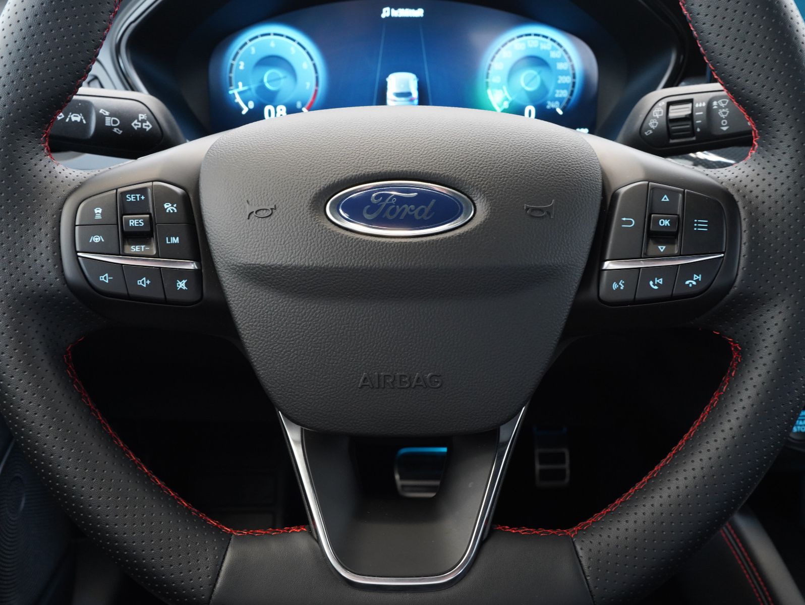 Fahrzeugabbildung Ford Focus Turnier 1.0 EcoBoost ST-Line X ACC/MATRIX