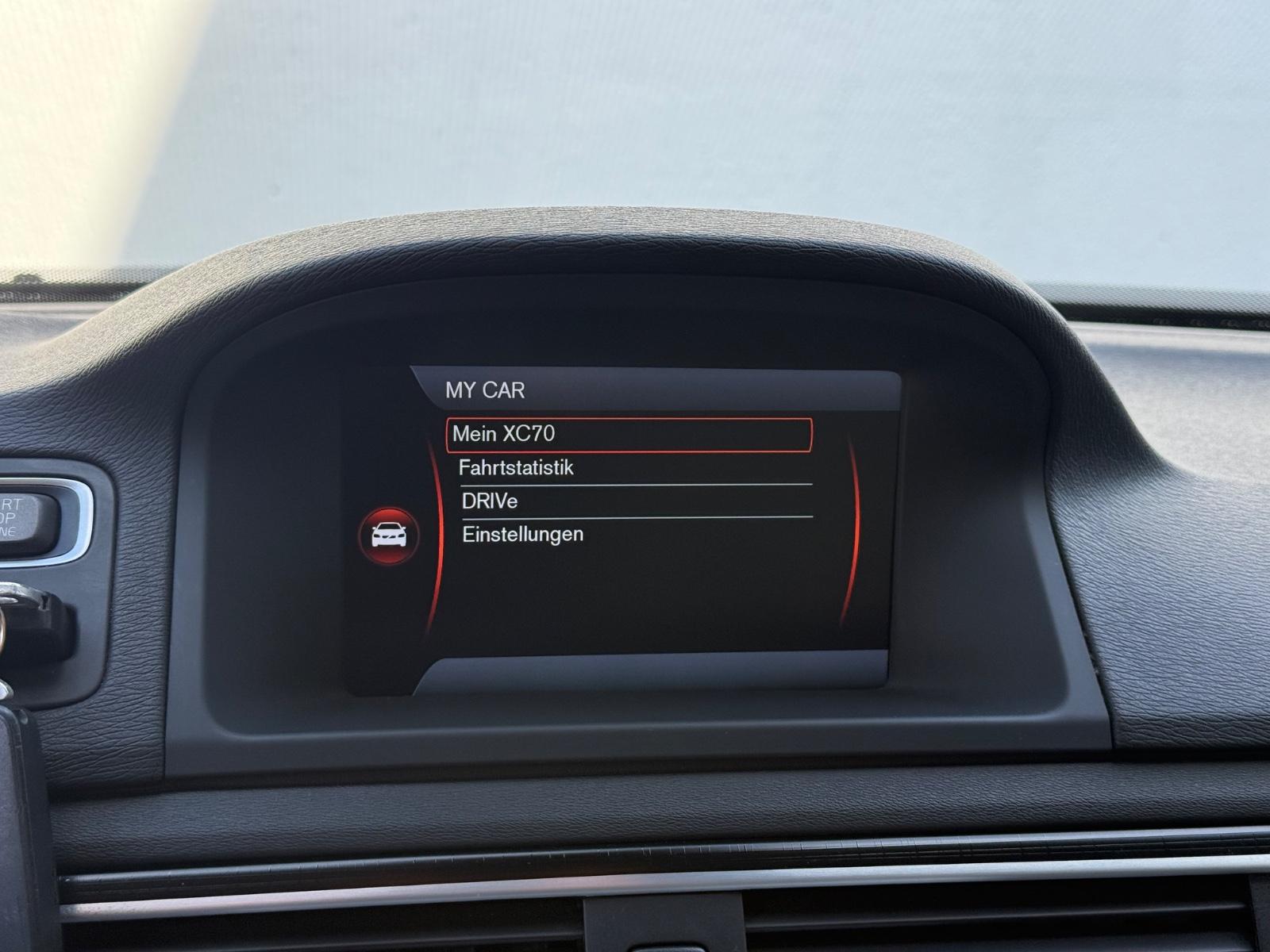Volvo XC70 D4 163 ch Momentum • Cuir • GPS • Bi-Xénon • Webasto • Sièges enfants intégrés