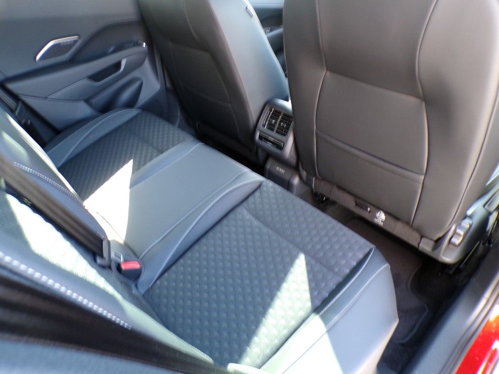 Fahrzeugabbildung Volkswagen T-Roc R-Line 1.5 l eTSI DSG Pano*Keyless*AHK*IQ