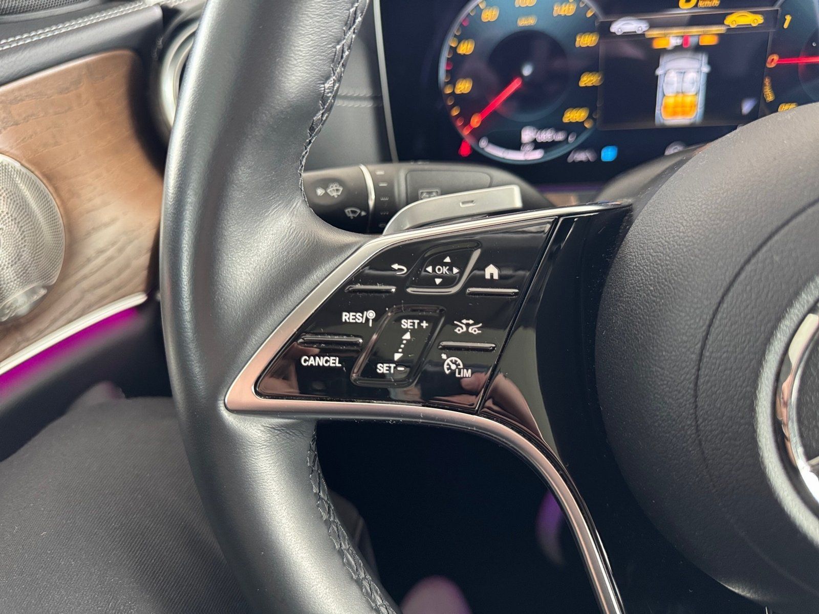 Fahrzeugabbildung Mercedes-Benz E 300 de AMG 4M*Distronic*AirBody*Burmester*LED*