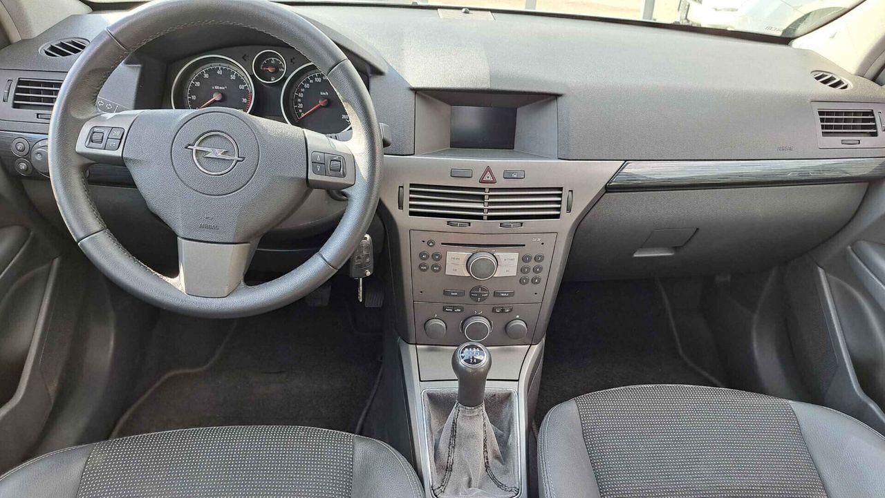 Opel Astra 2006 — photo 9