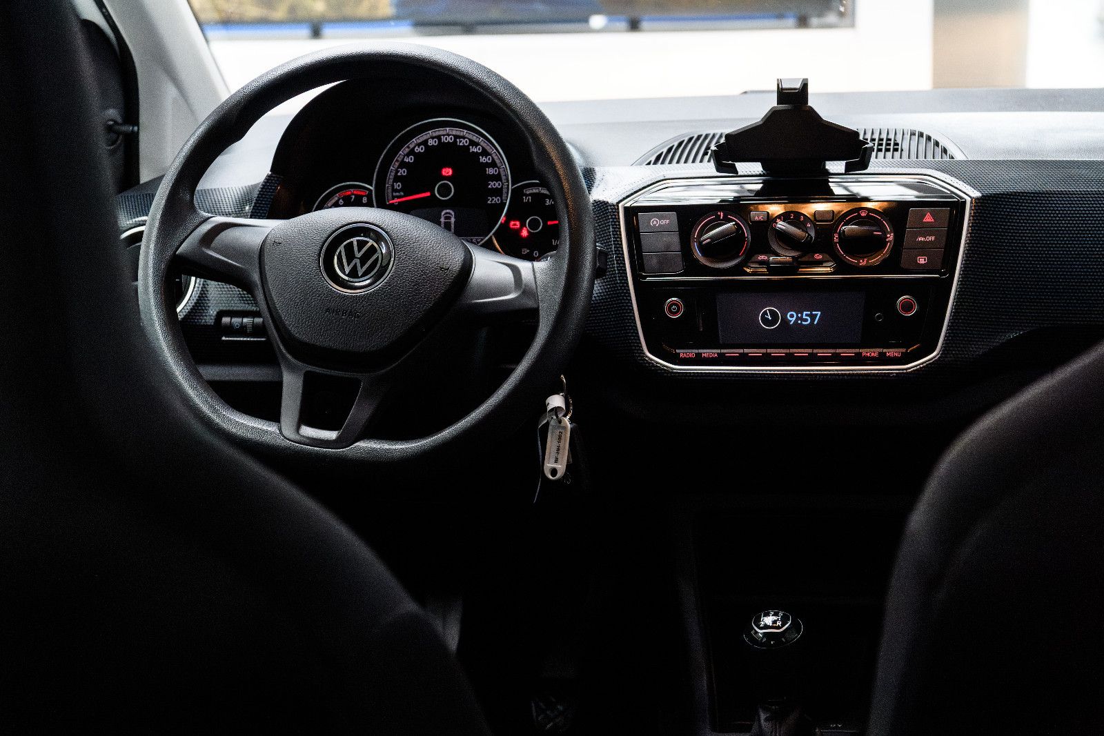 Fahrzeugabbildung Volkswagen up! 1.0l 48kw +4-türig + Maps & More + GJReifen