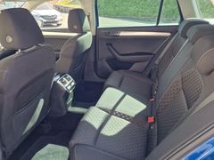 Fahrzeugabbildung Skoda Superb Combi Ambition iV Navi LED ACC Virtual