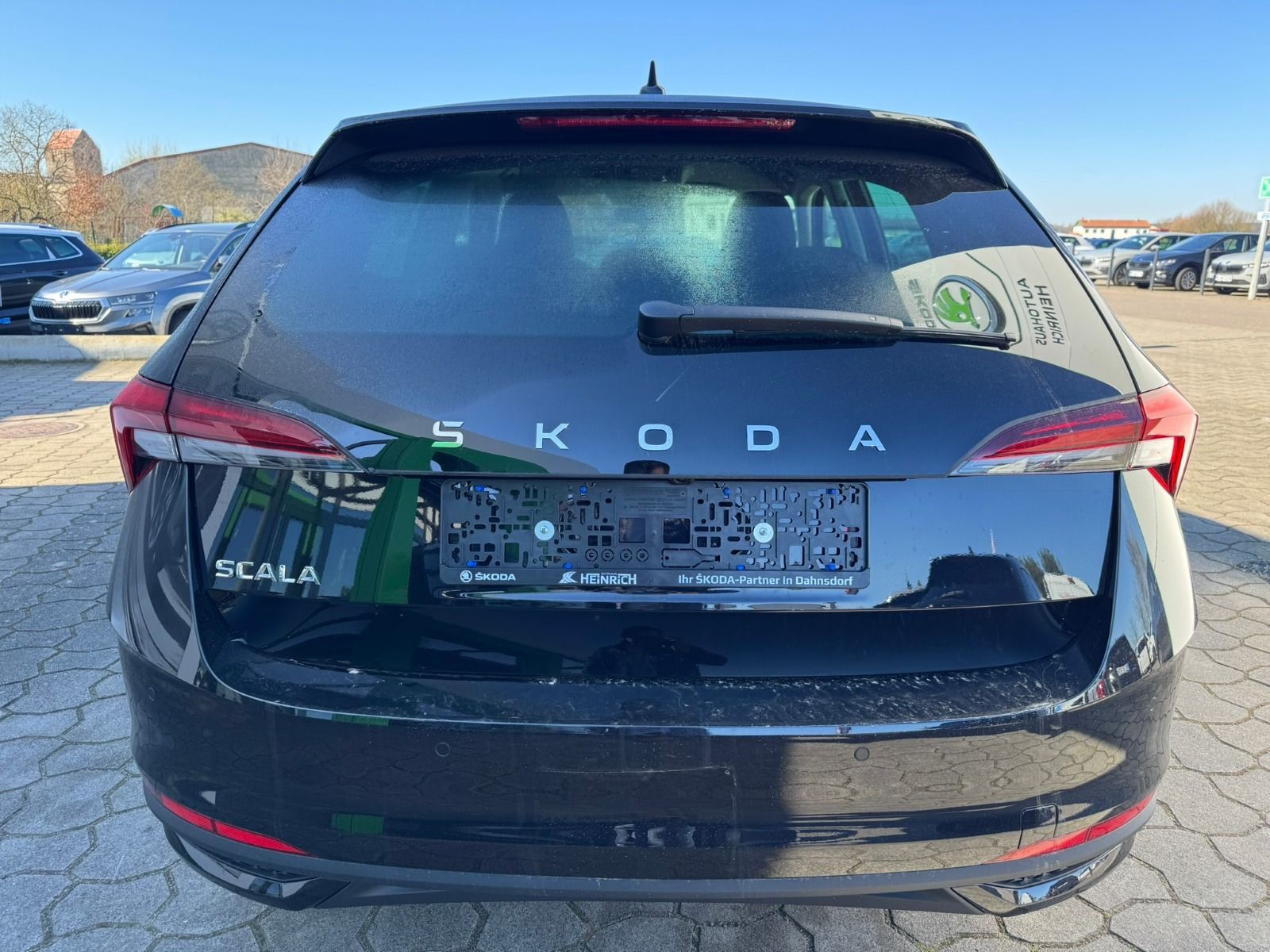 Fahrzeugabbildung SKODA Scala Tour DSG*Matrix*RFK*NAVI*SideAss*ACC*
