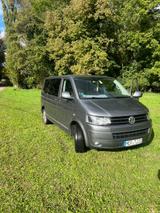 Volkswagen T5 Multivan - Volkswagen T5 Multivan mit Diesel-Antrieb: Kleinbus