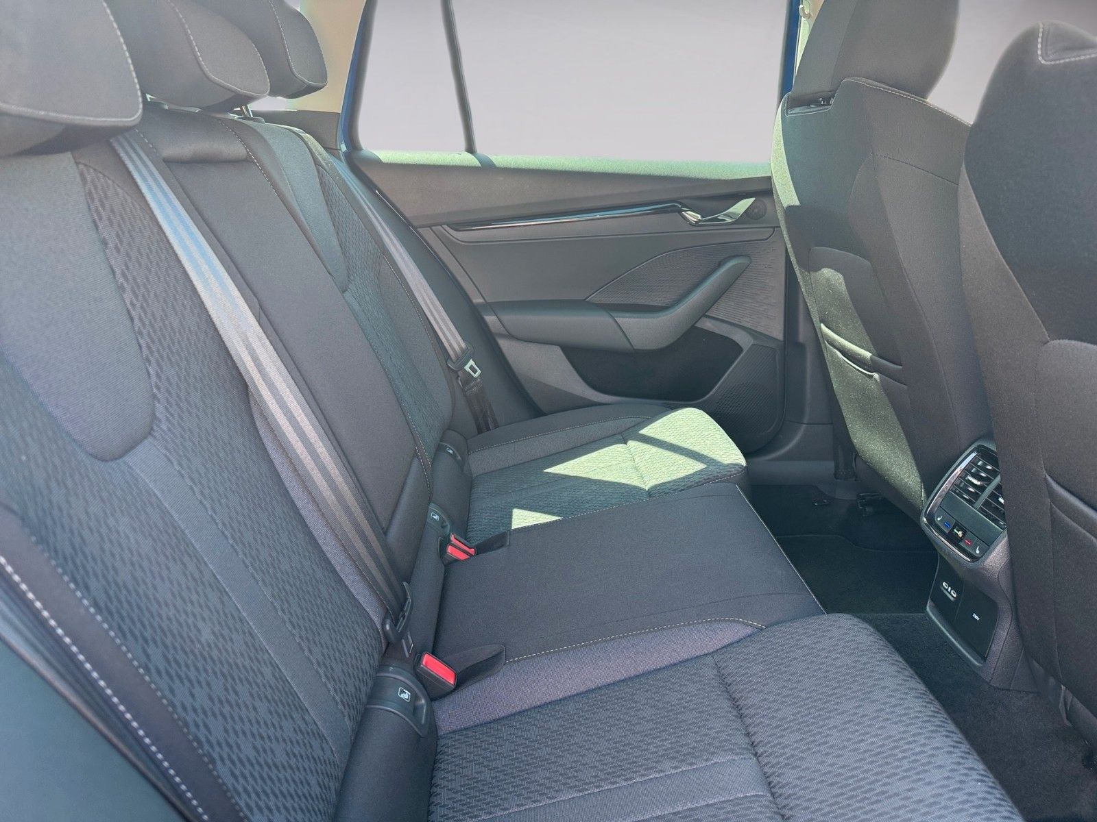 Fahrzeugabbildung SKODA Octavia Combi Ambition 1.0 eTSI