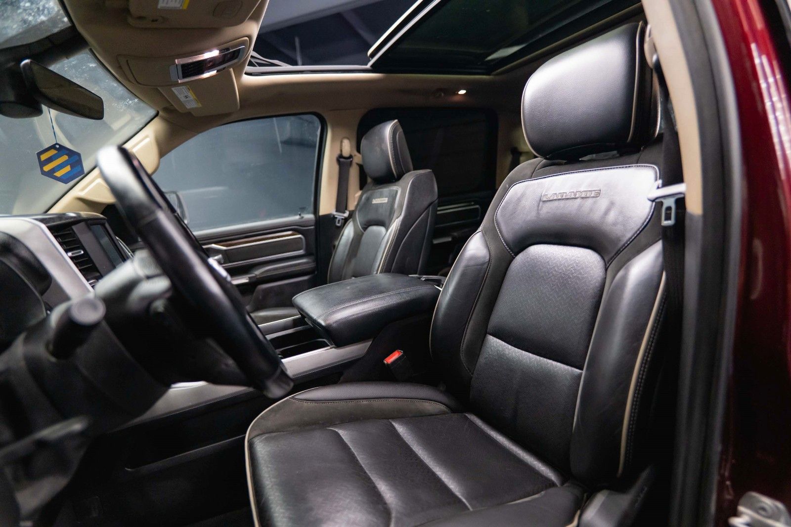 Fahrzeugabbildung Dodge RAM 5.7 V8 HEMI 4x4 NIGHT LARAMIE *Unfallfrei*