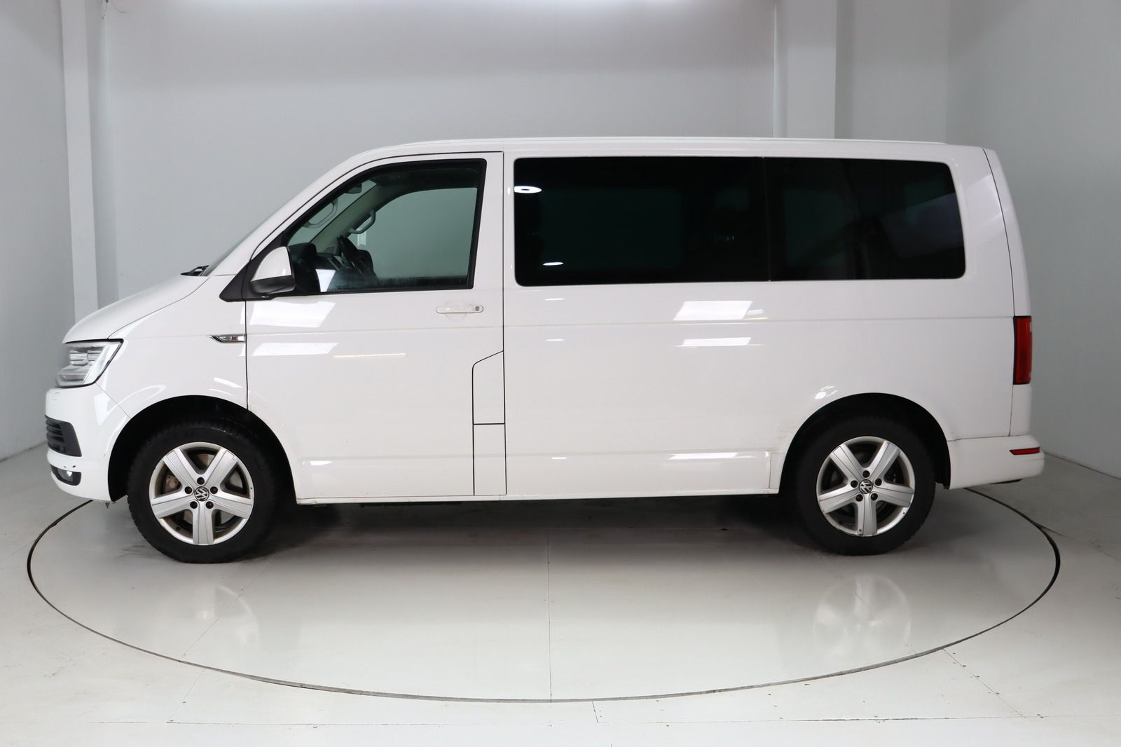 Fahrzeugabbildung Volkswagen T6 Multivan * Standhzg. * LED * AHK