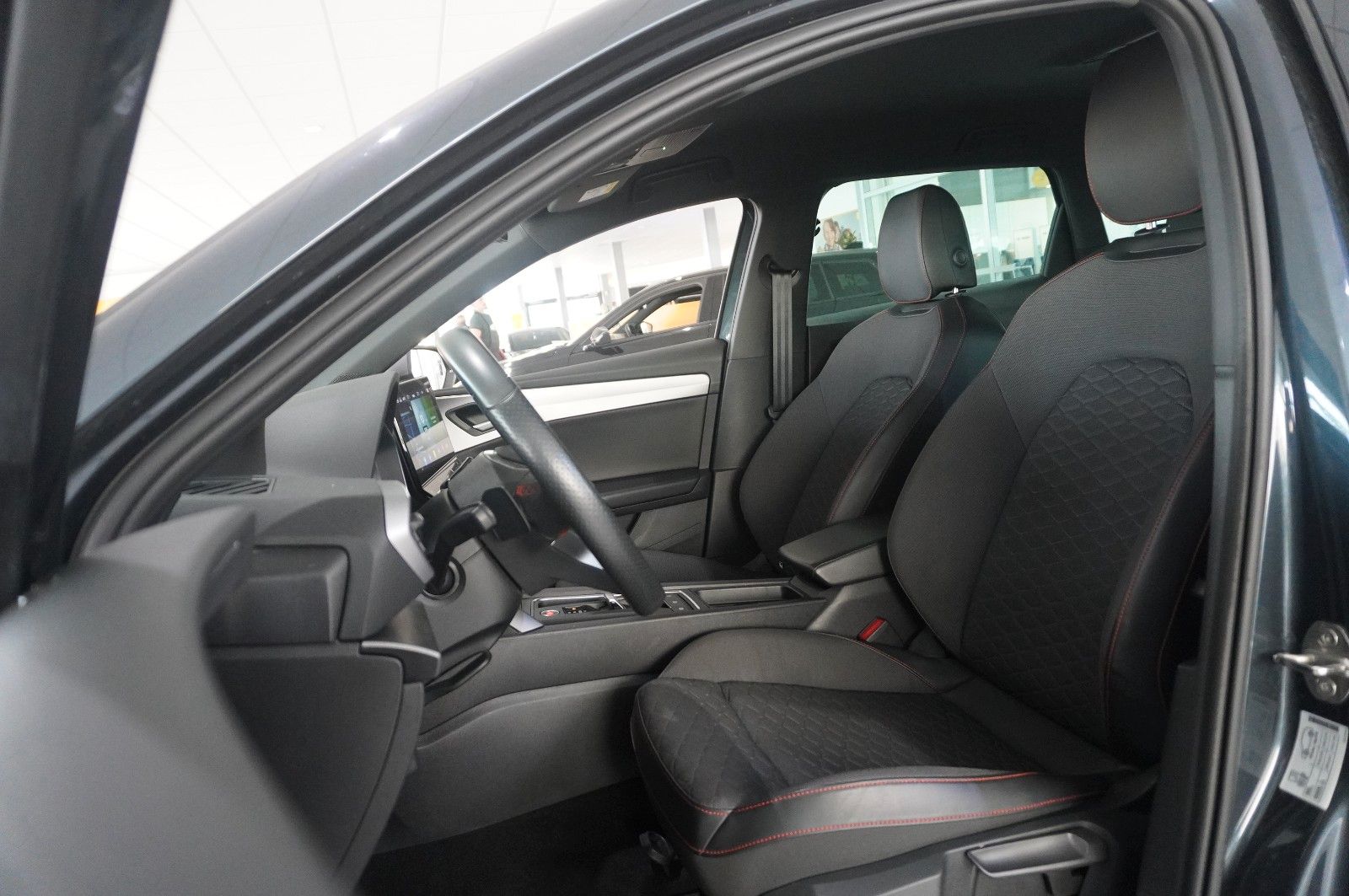 Fahrzeugabbildung SEAT Leon ST 1.5 TSI FR SPORT DSG NAVI/LED/VIRT./DAB+