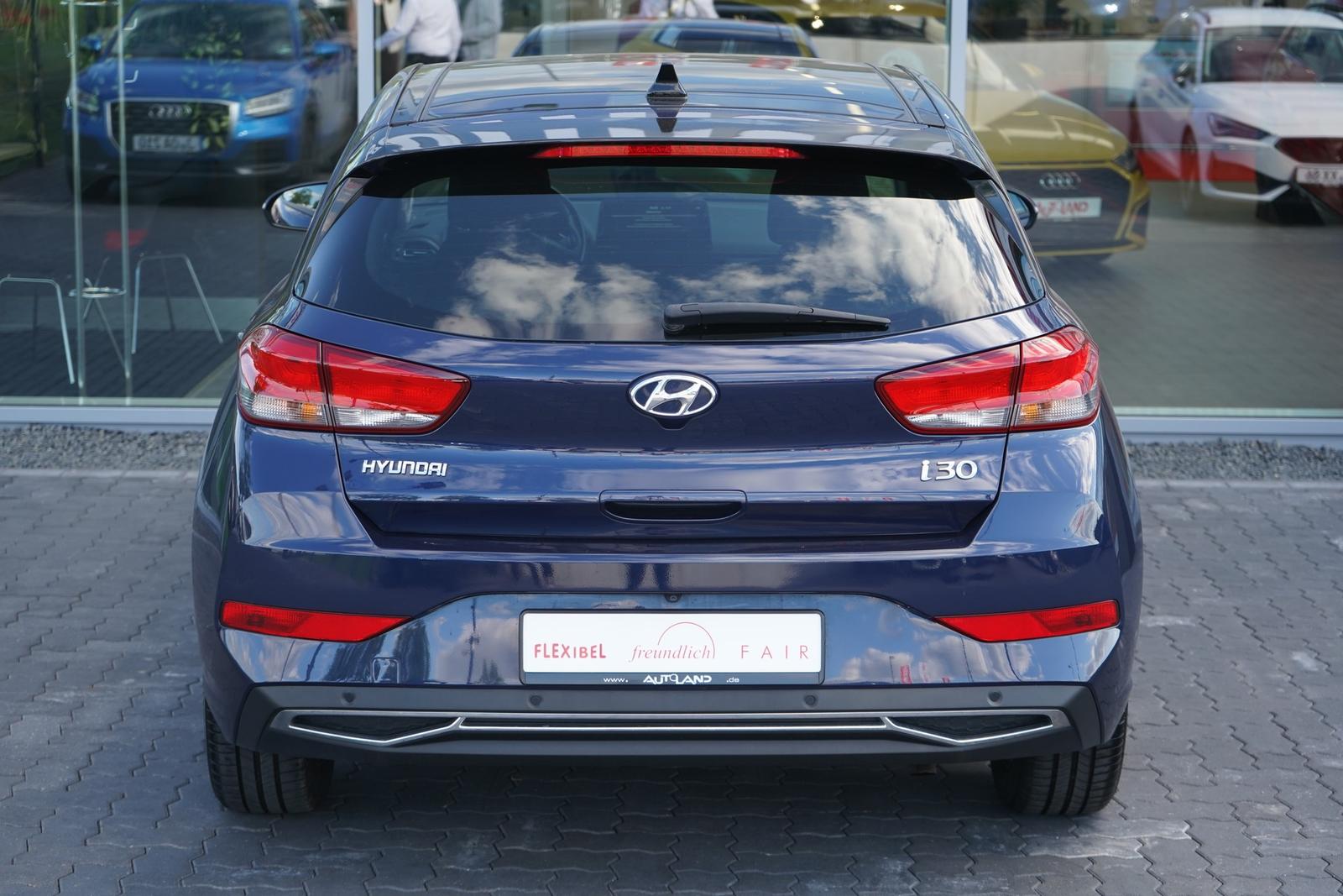 Hyundai i30 1.5 LED Navi Panorama Kamera Tempomat DAB