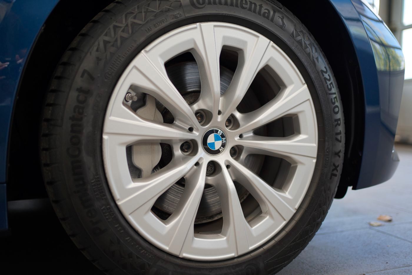 Fahrzeugabbildung BMW 330i Advantage +AHK+Glasdach+Head Up+Laserlicht+
