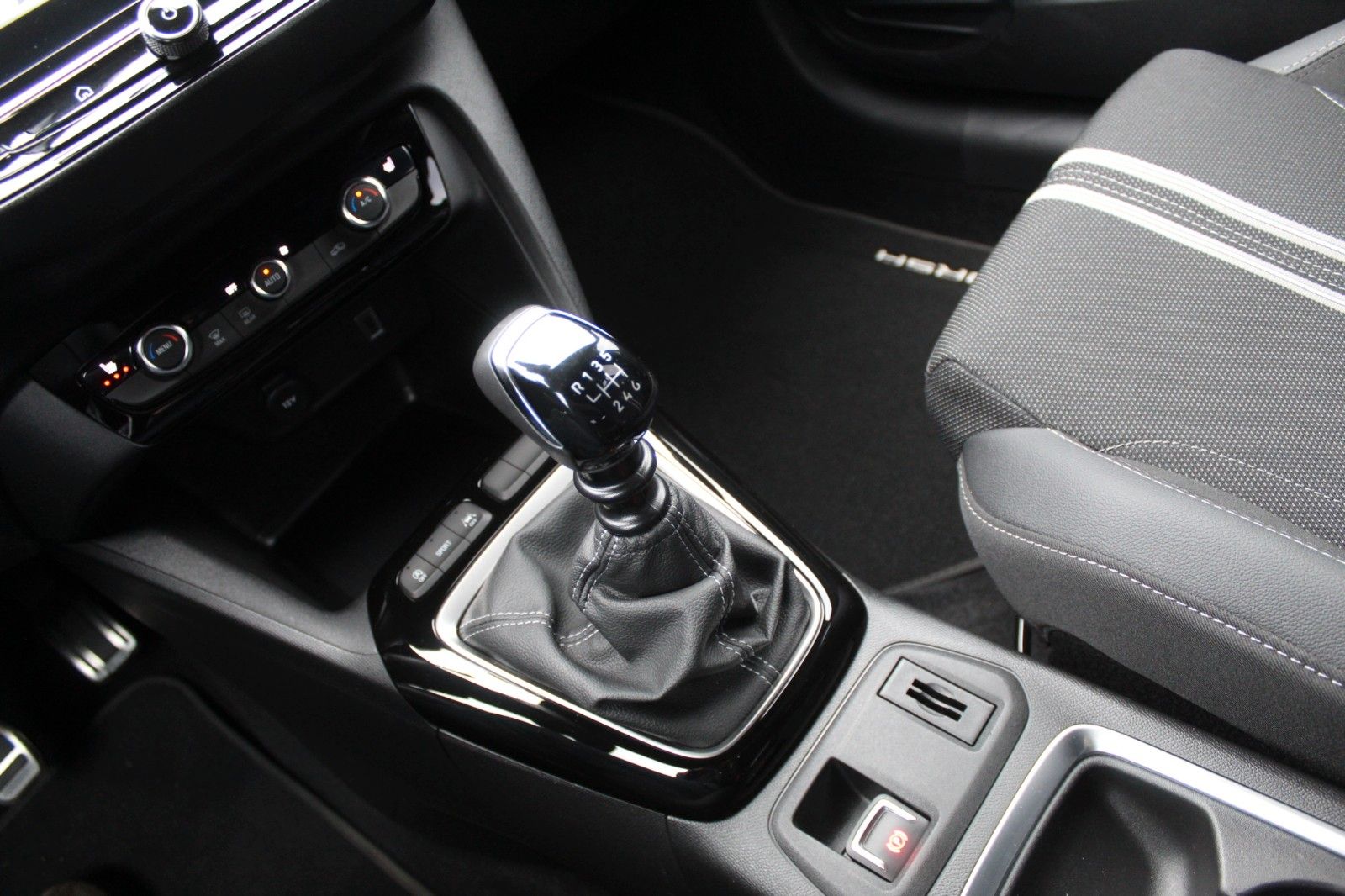 Fahrzeugabbildung Opel Corsa F GS  Navi*Allw.*Sitzh.*Kamera