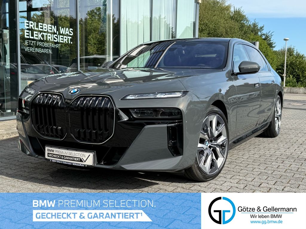 BMW i7