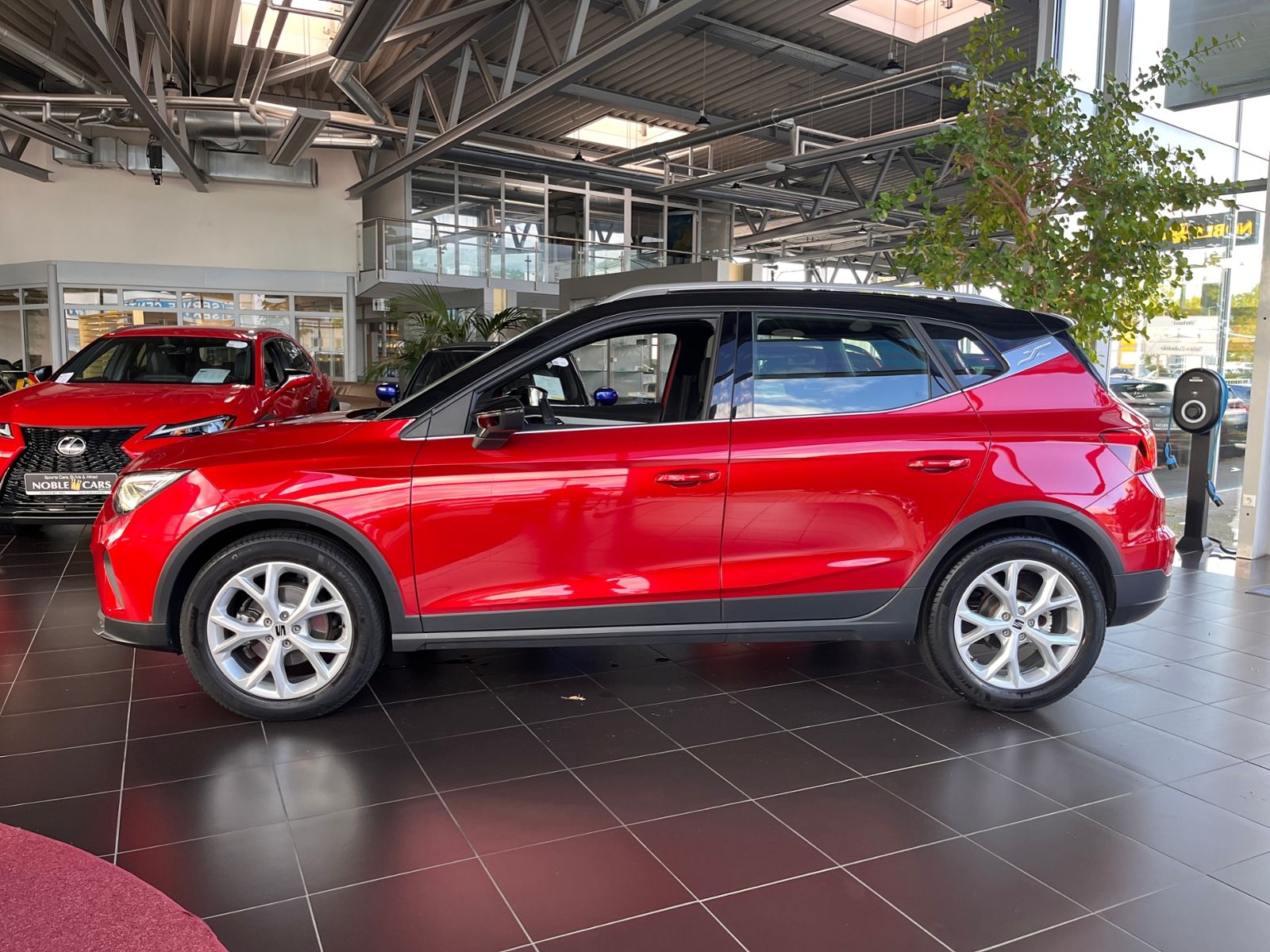 Fahrzeugabbildung SEAT ARONA 1.5 TSI DSG FR KLIMA LED NAV SHZ 17"