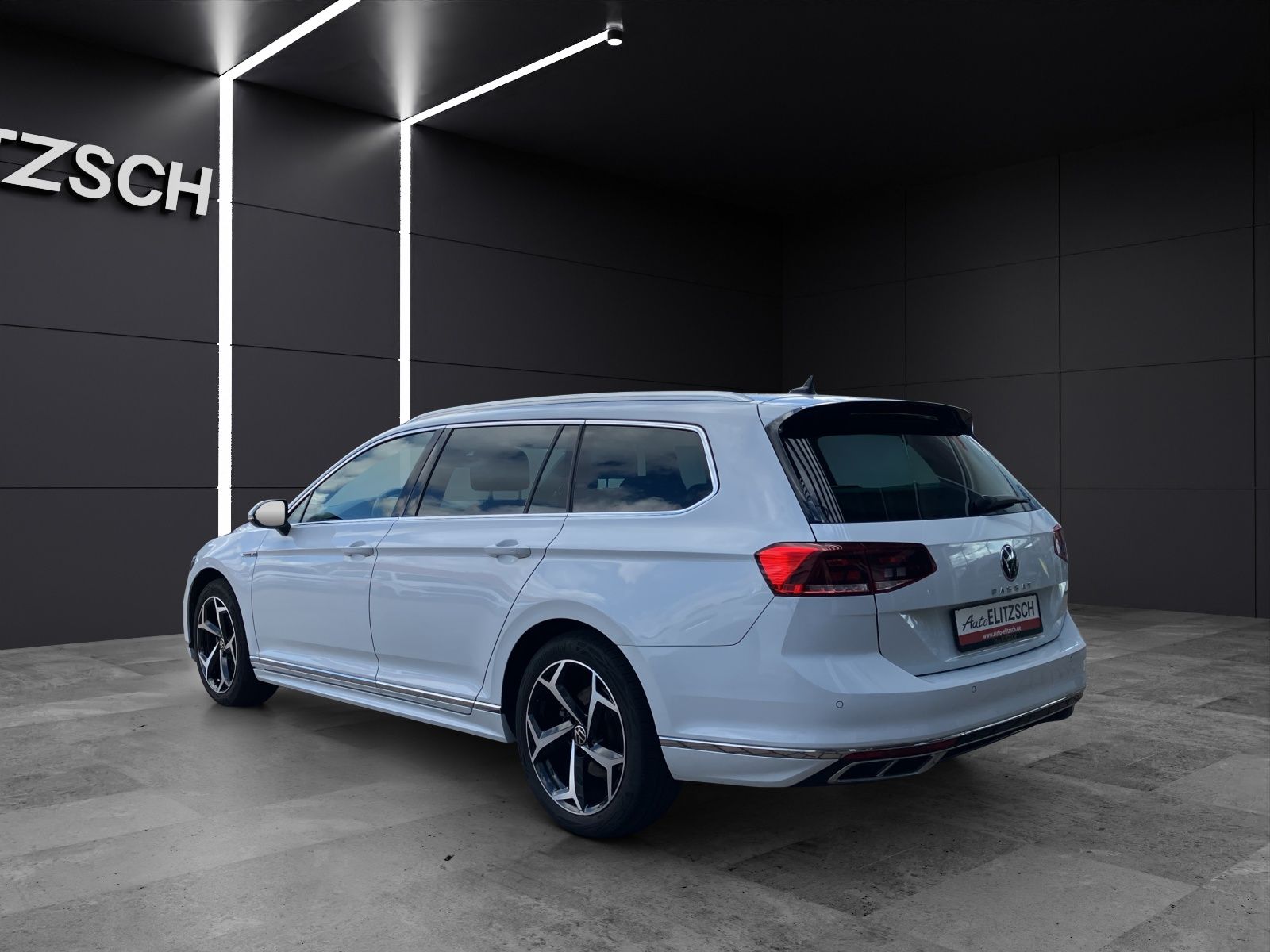 Fahrzeugabbildung Volkswagen Passat Variant R-Line TSI DSG LED ACC NAVI RFK S