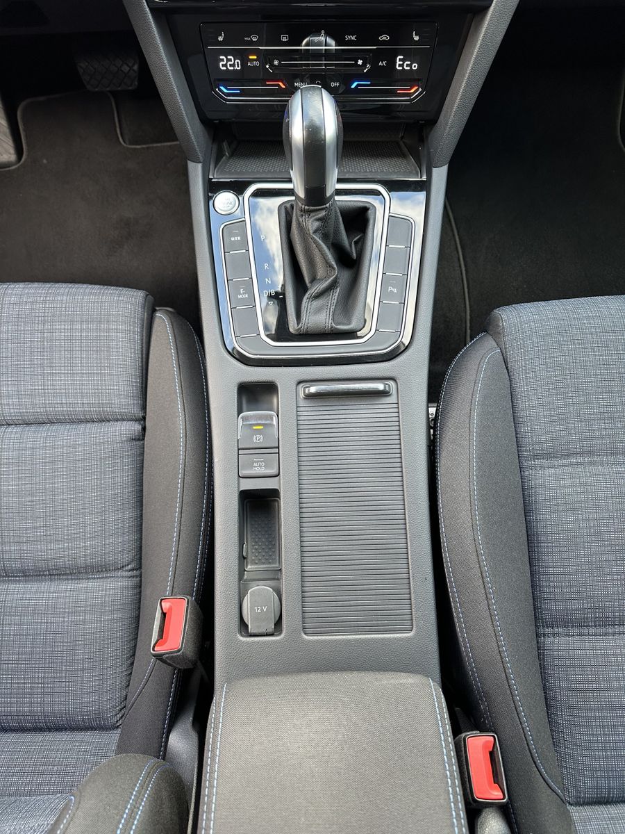 Fahrzeugabbildung Volkswagen Passat Variant 1.4 TSI DSG GTE NAV+LED+ACC+VCOCK