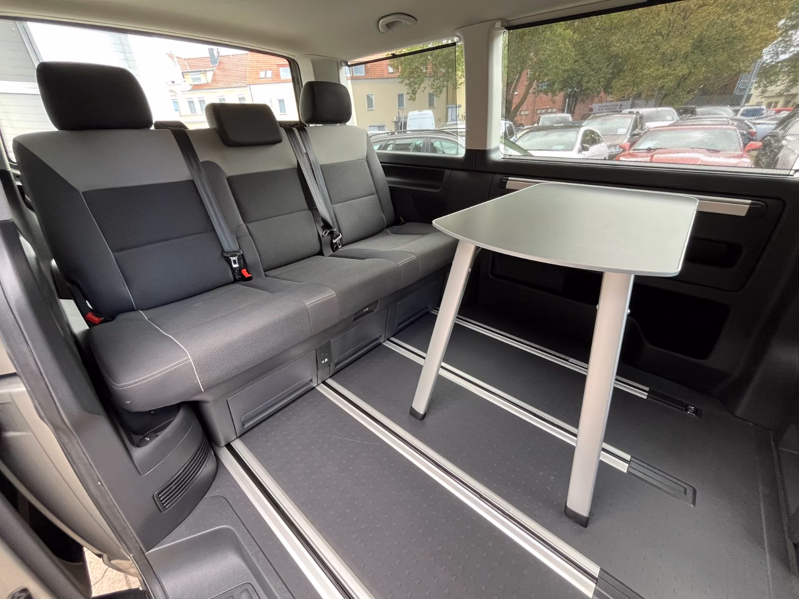 VOLKSWAGEN T5 MULTIVAN 2.0 TDI 140ch - STARLINE - ATTELAGE - PARK ASSIST AVANT/ARRIÈRE - CHAUFFAGE AUXILIAIRE - 1 ERE MAIN