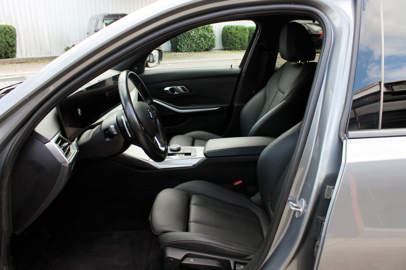 Fahrzeugabbildung BMW 318d Touring Steptr. LED ACC KAM AHK NAV CarPlay