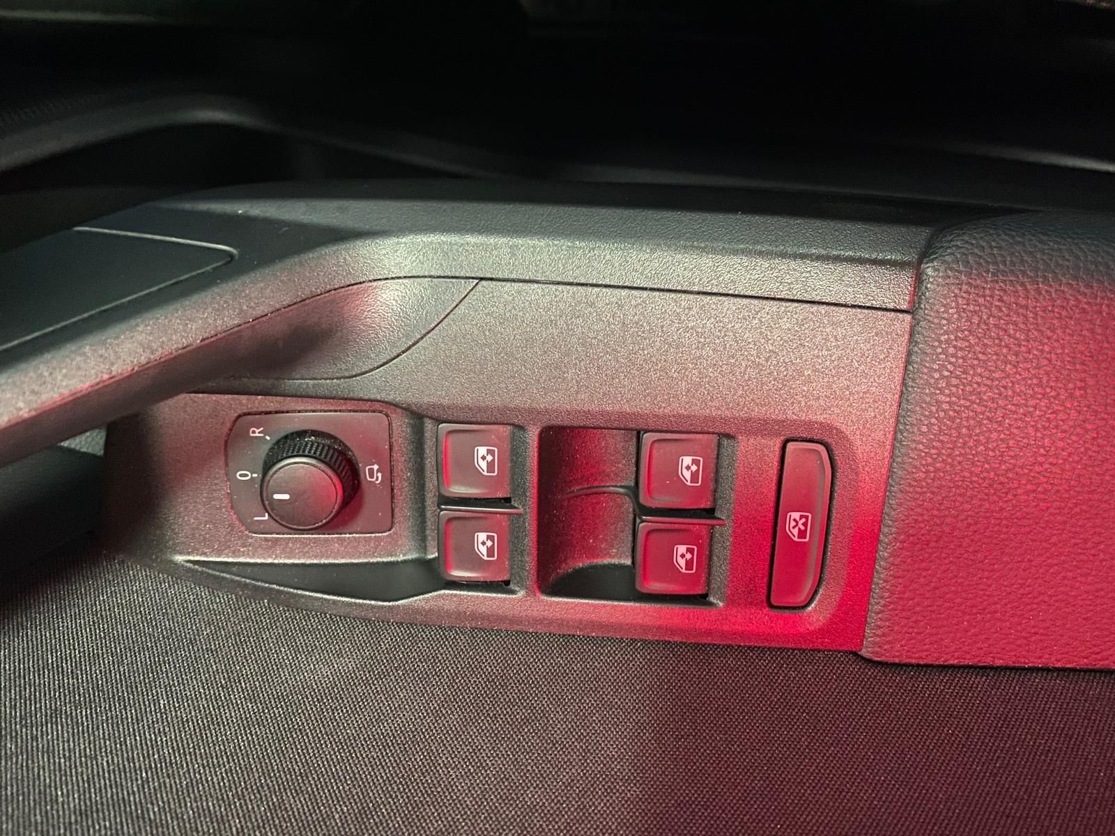 Fahrzeugabbildung SEAT Arona FR 1.5 TSI DSG+APP+NAVI+ACC+LED+PDC+17"+++