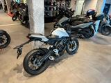 Honda CB125 R Pearl Cool White *Tageszulassung 08-25* - HONDA CB 125
