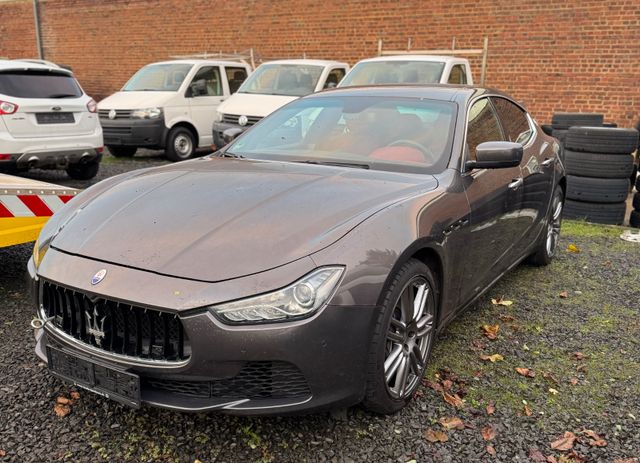 Maserati Ghibli 3.0d 1HAND NAVI LEDER-ROT BIXENON R.CAM