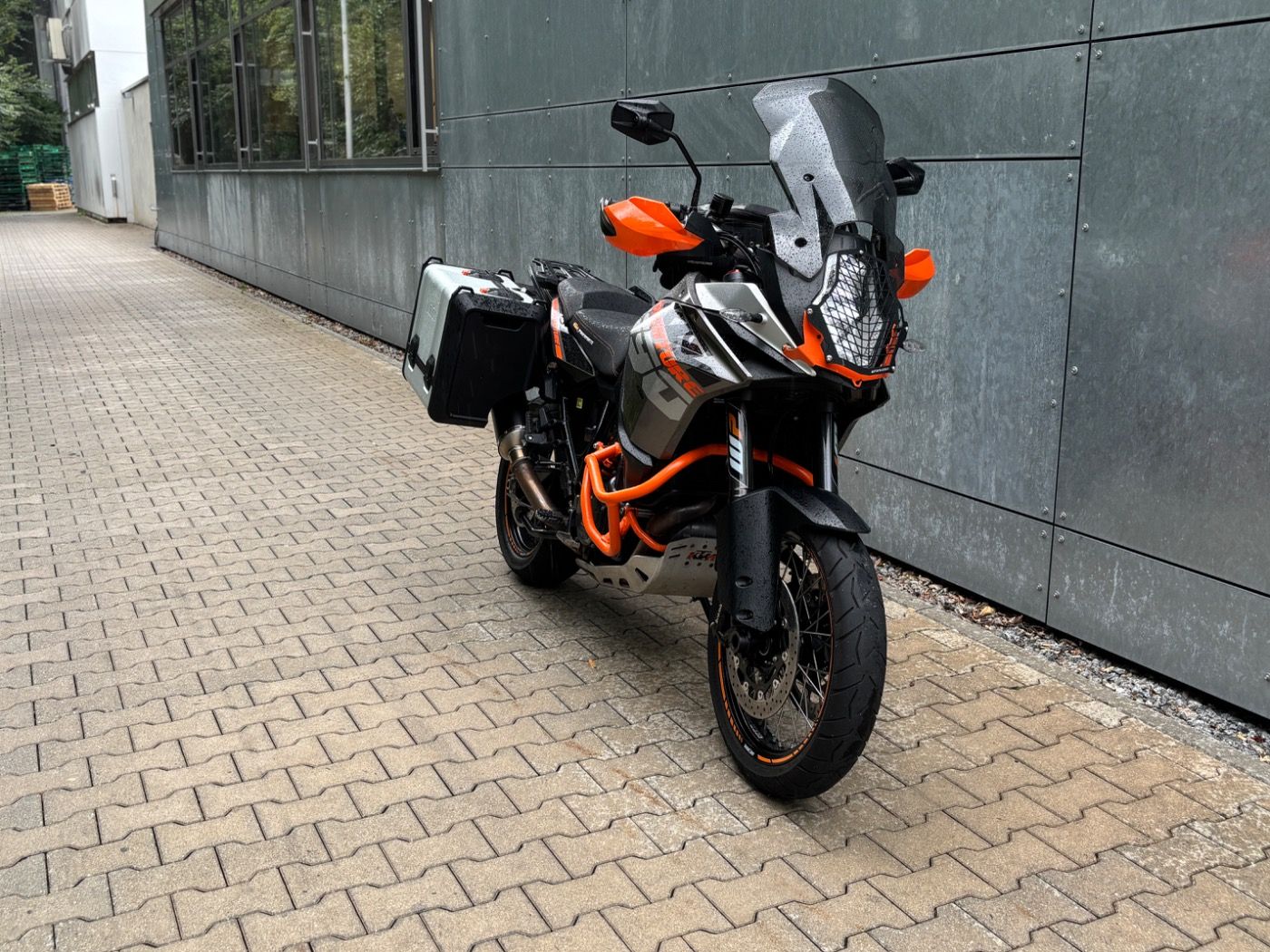 Fahrzeugabbildung KTM 1190 Adventure, viel Zubehör