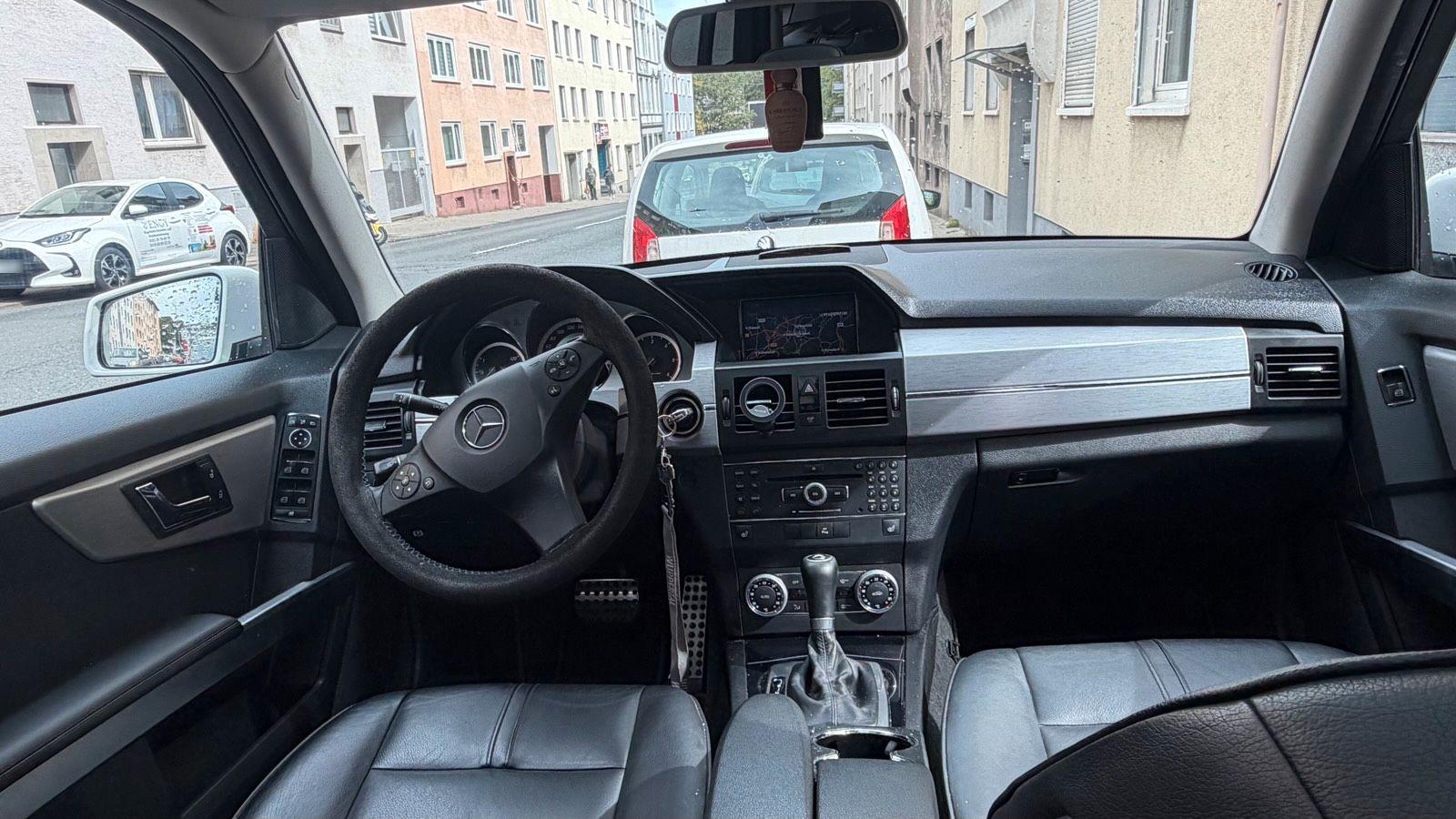 Mercedes-Benz GLK350 2009 — photo 10