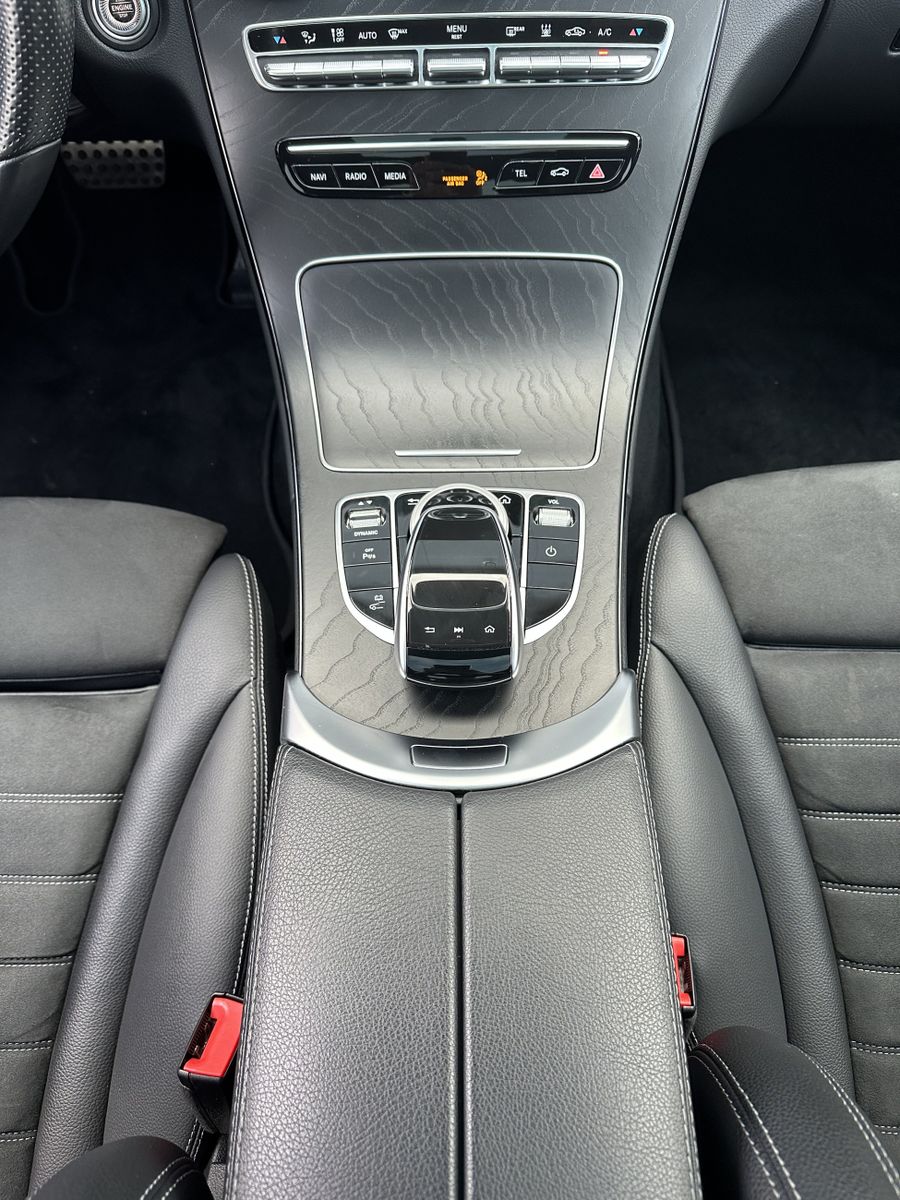 Fahrzeugabbildung Mercedes-Benz C 300e Limousine AMG-Line NAV+LED+PANO+AHK+ACC