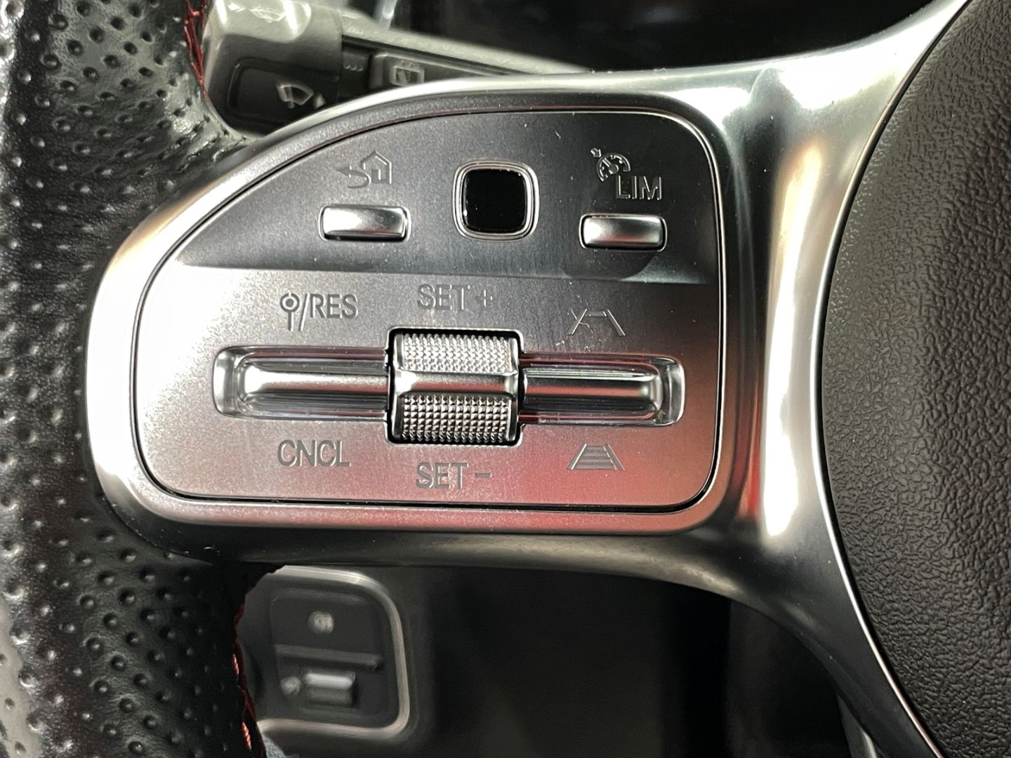 Mercedes-Benz EQB 350 4Matic AMG-Line Automatik Leder Navi LED foto 14