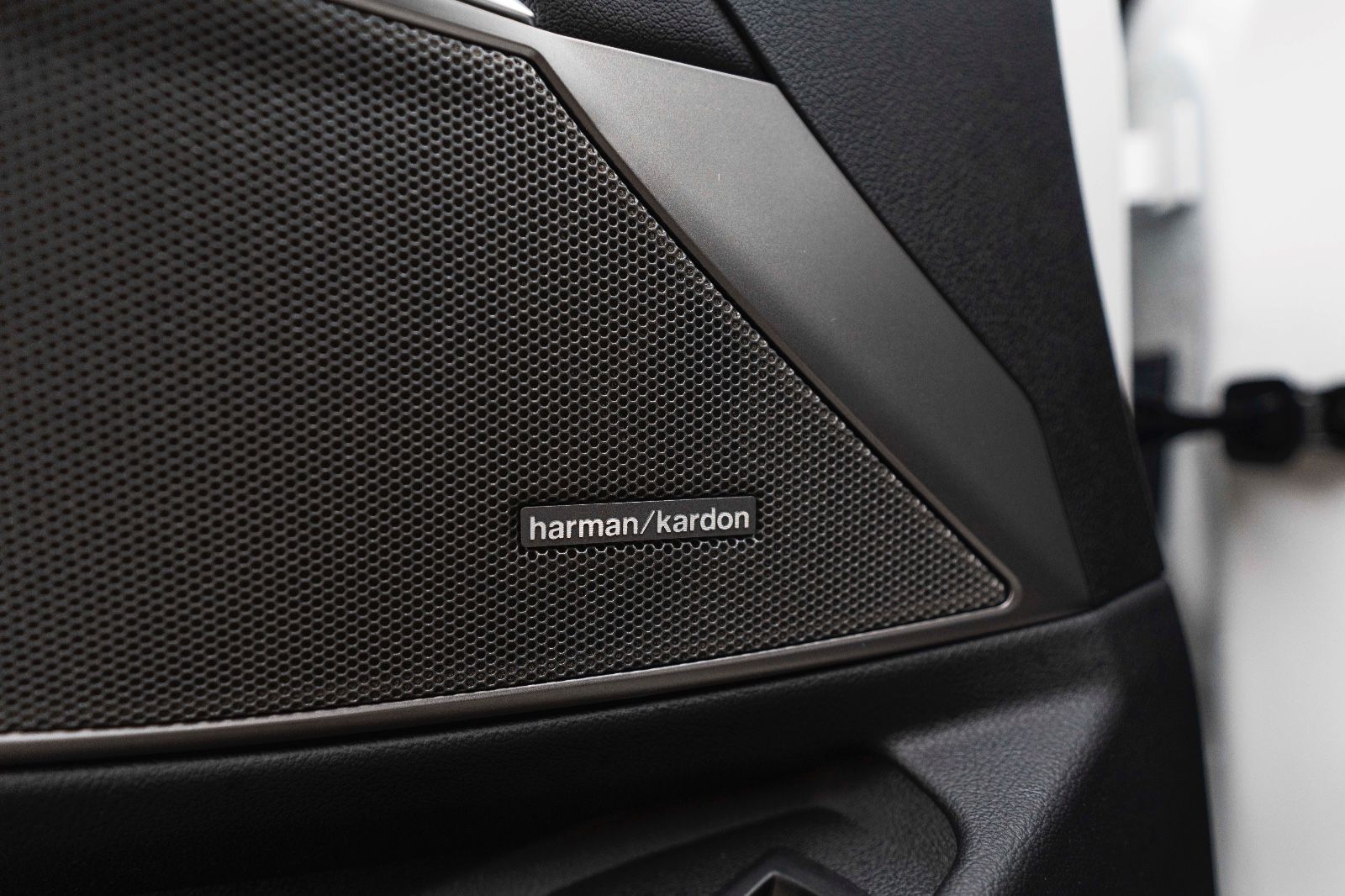 Fahrzeugabbildung BMW 330IX M-Sporpaket LED H&K TOTW CARPLAY KAM