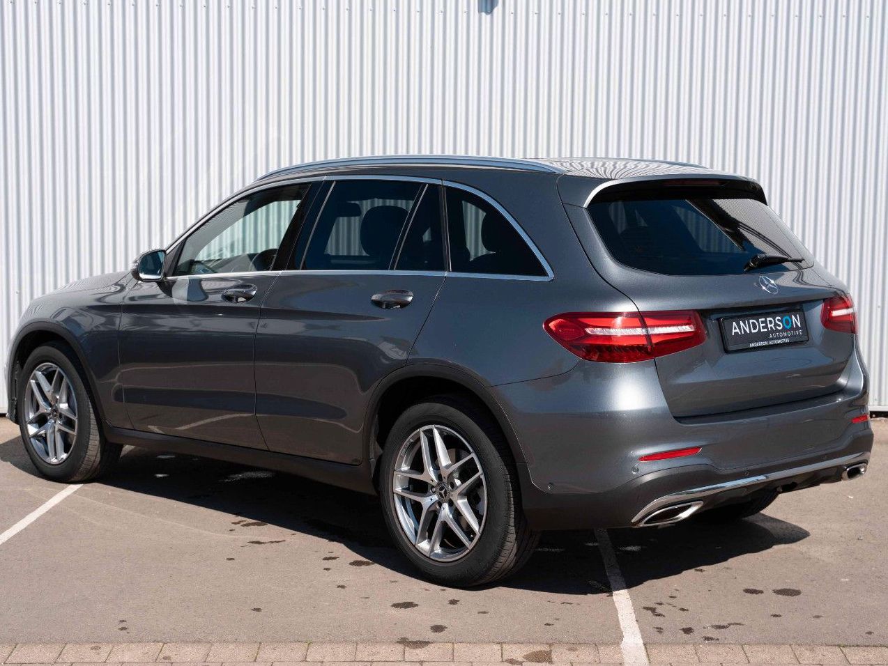 Fahrzeugabbildung Mercedes-Benz GLC 250 4MATIC AMG PANO AHK LED KAM CARPLAY