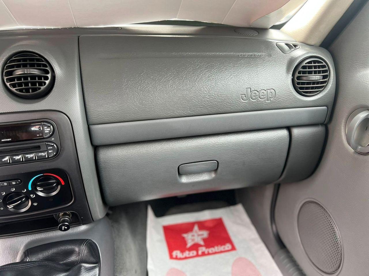 Jeep Cherokee 2006 — photo 14