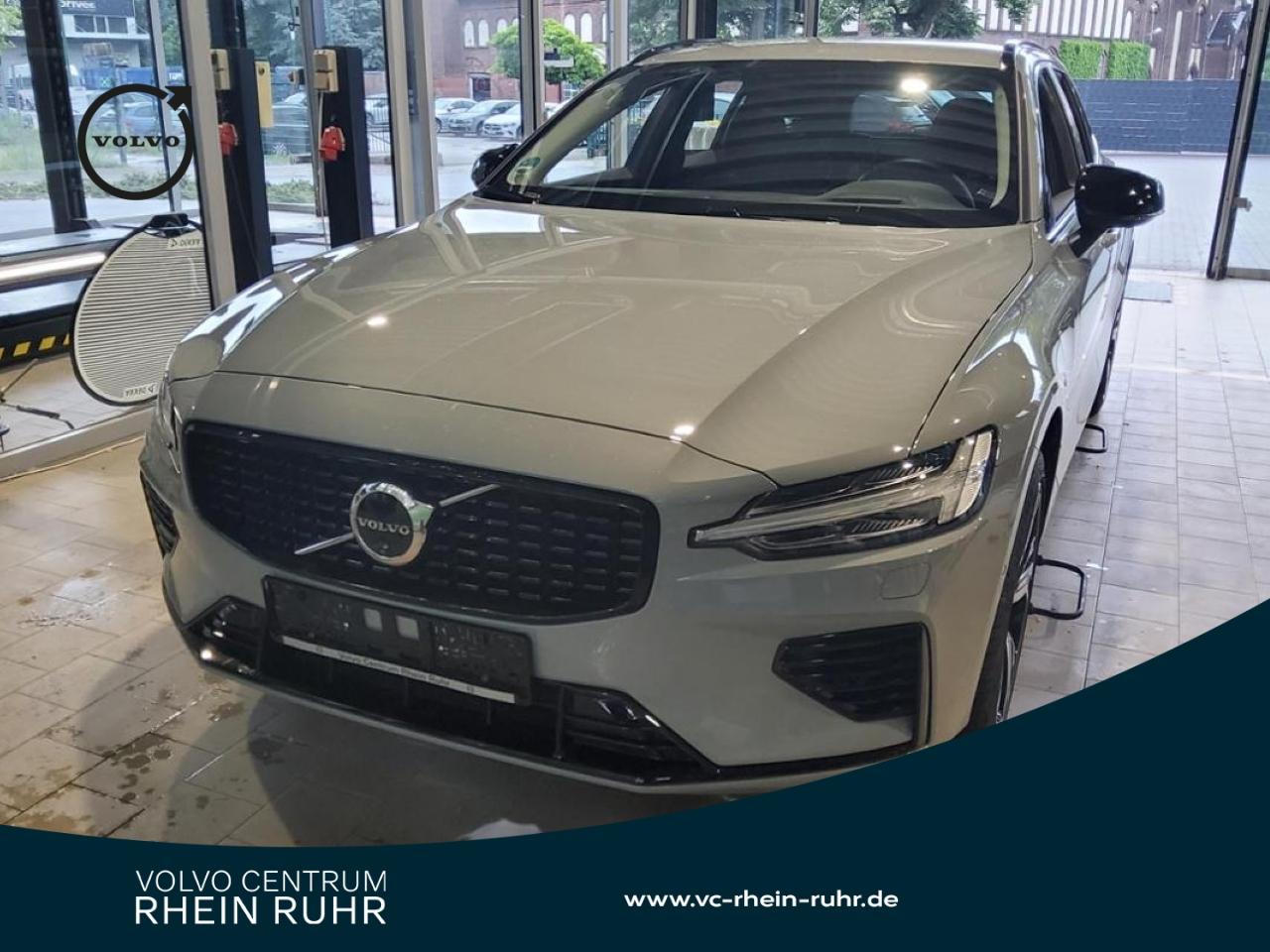 Volvo V60 T8 Recharge Plus Dark Plug-In+HUD+RFK