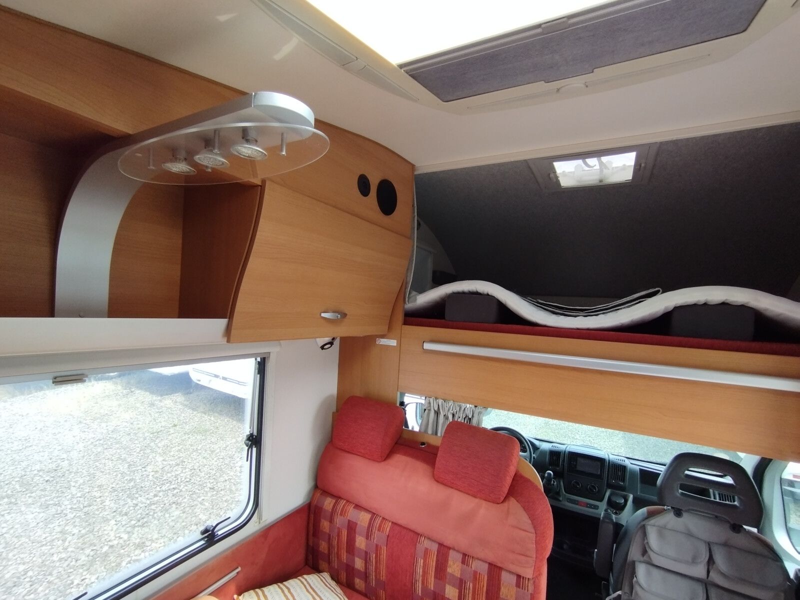 Fahrzeugabbildung Knaus Sun Traveller SunTR 550 D SAT, Markise, RK
