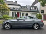 Mercedes-Benz 200 - Mercedes-Benz 200 mit Benzin-Antrieb