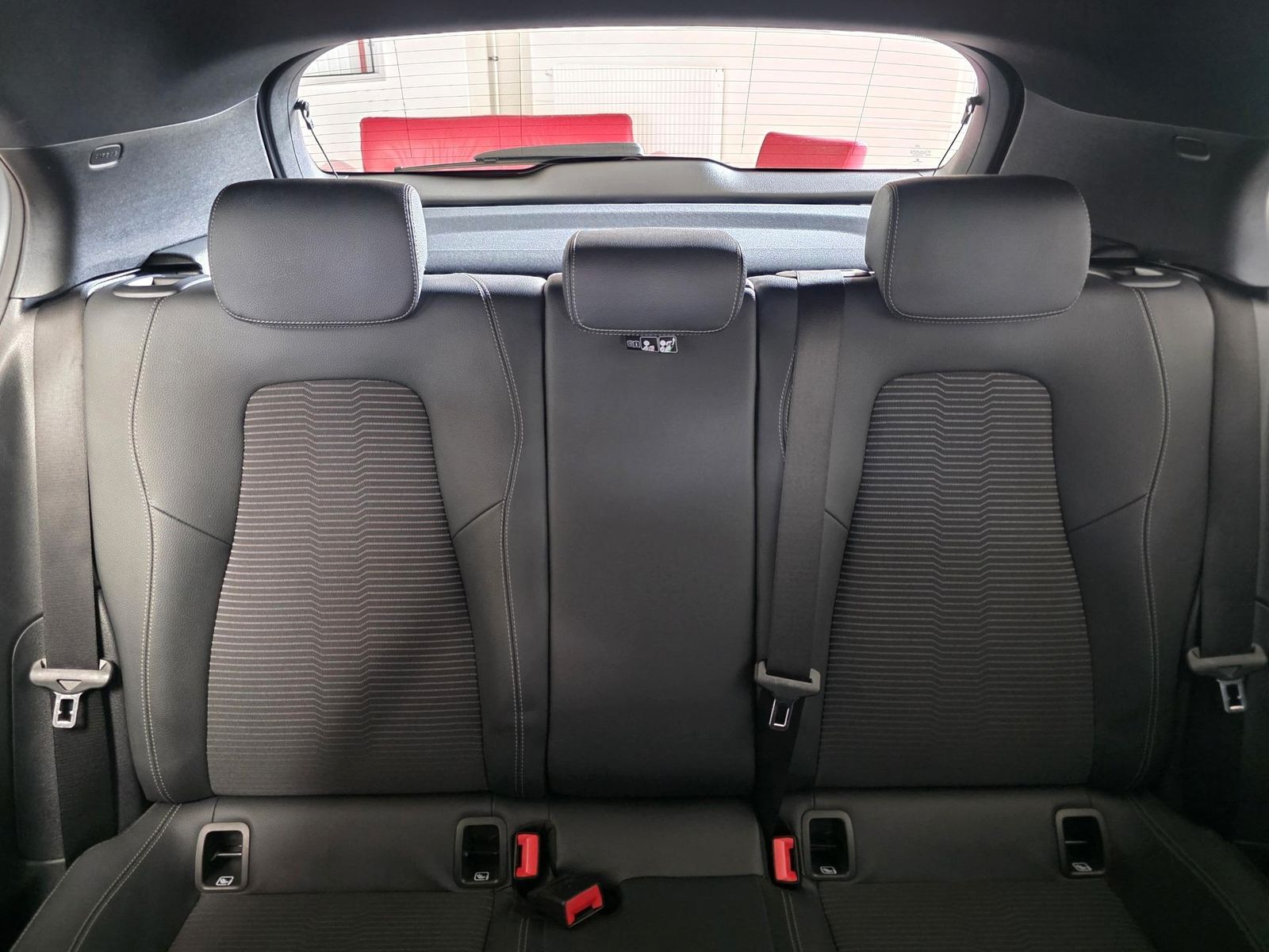 Fahrzeugabbildung Mercedes-Benz A 200 /LED/Navi/MBUX/DAB/VZE/Park-As./Induktion