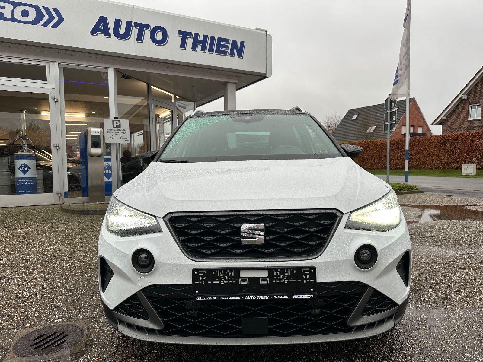 Fahrzeugabbildung SEAT Arona FR 1.5 TSI DSG Navi/LED/ACC/Dinamica