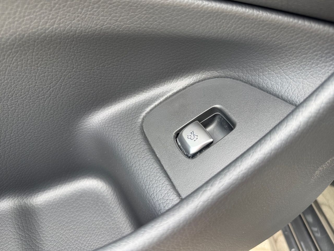 Fahrzeugabbildung Mercedes-Benz E 200 d T AMG+NIGHT+AMBIENTE+CARPLAY+EL.HECKKL++