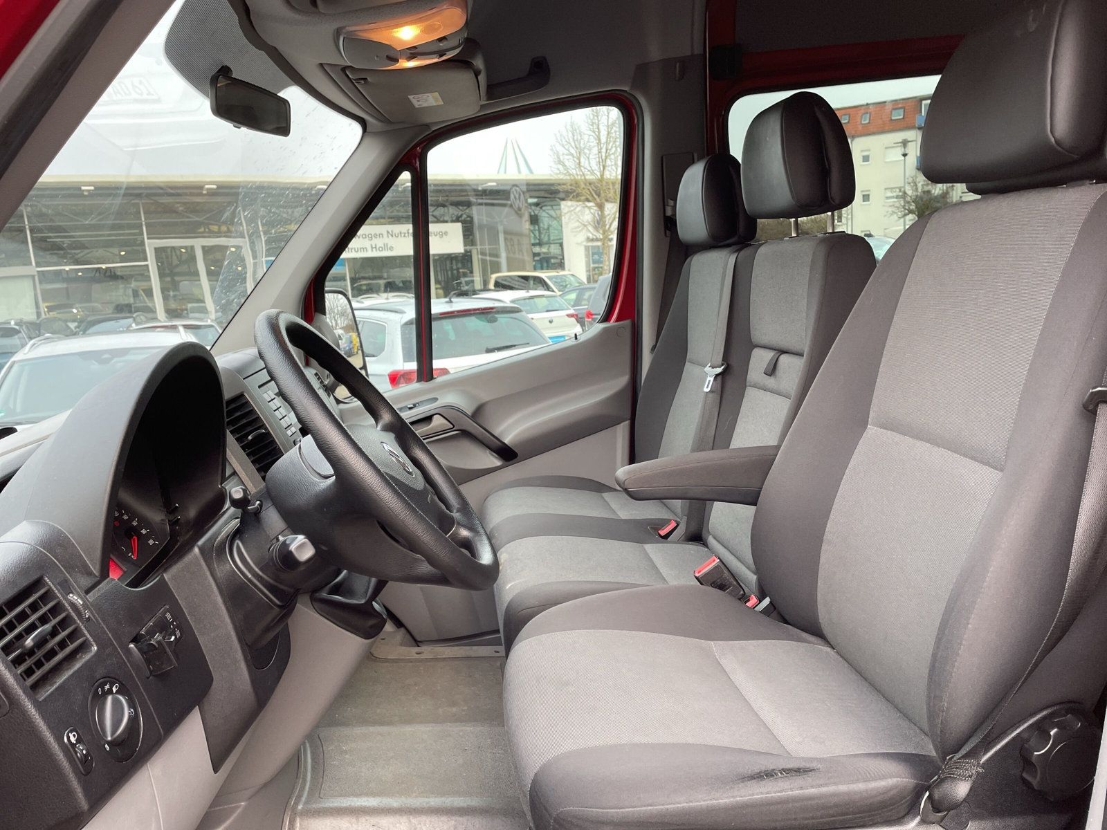 Fahrzeugabbildung Volkswagen Crafter 35 Kombi 2.0 TDI STANDHZG PDC KLIMA