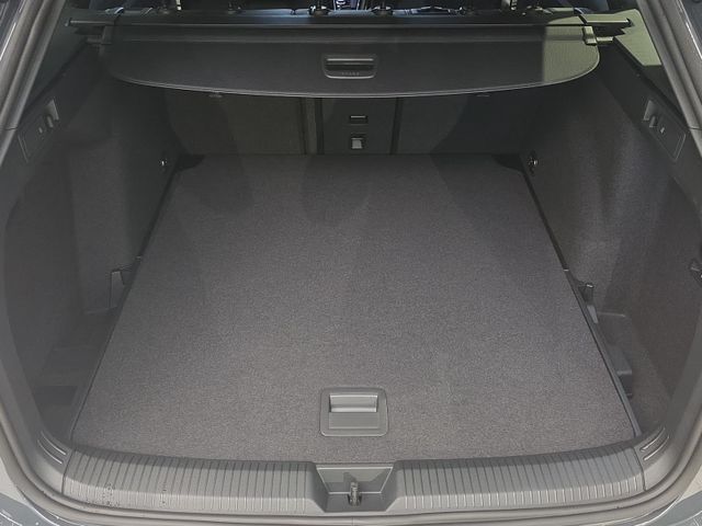Golf VIII Var. R-Line 1.5 eTSI DSG*AHK*IQ.LIGHT*