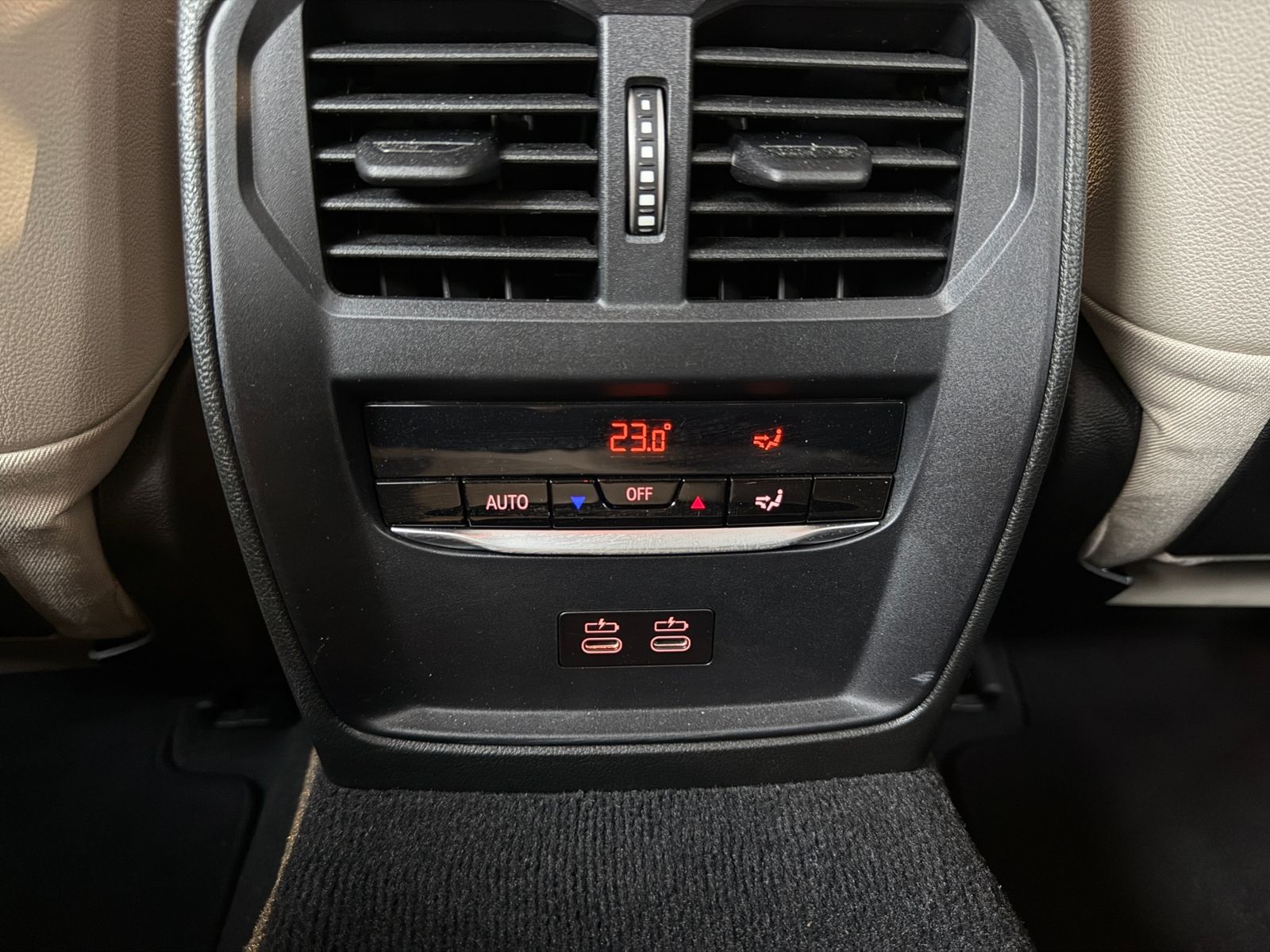 Fahrzeugabbildung BMW 320d Shadow Line AHK HUD KAM LED