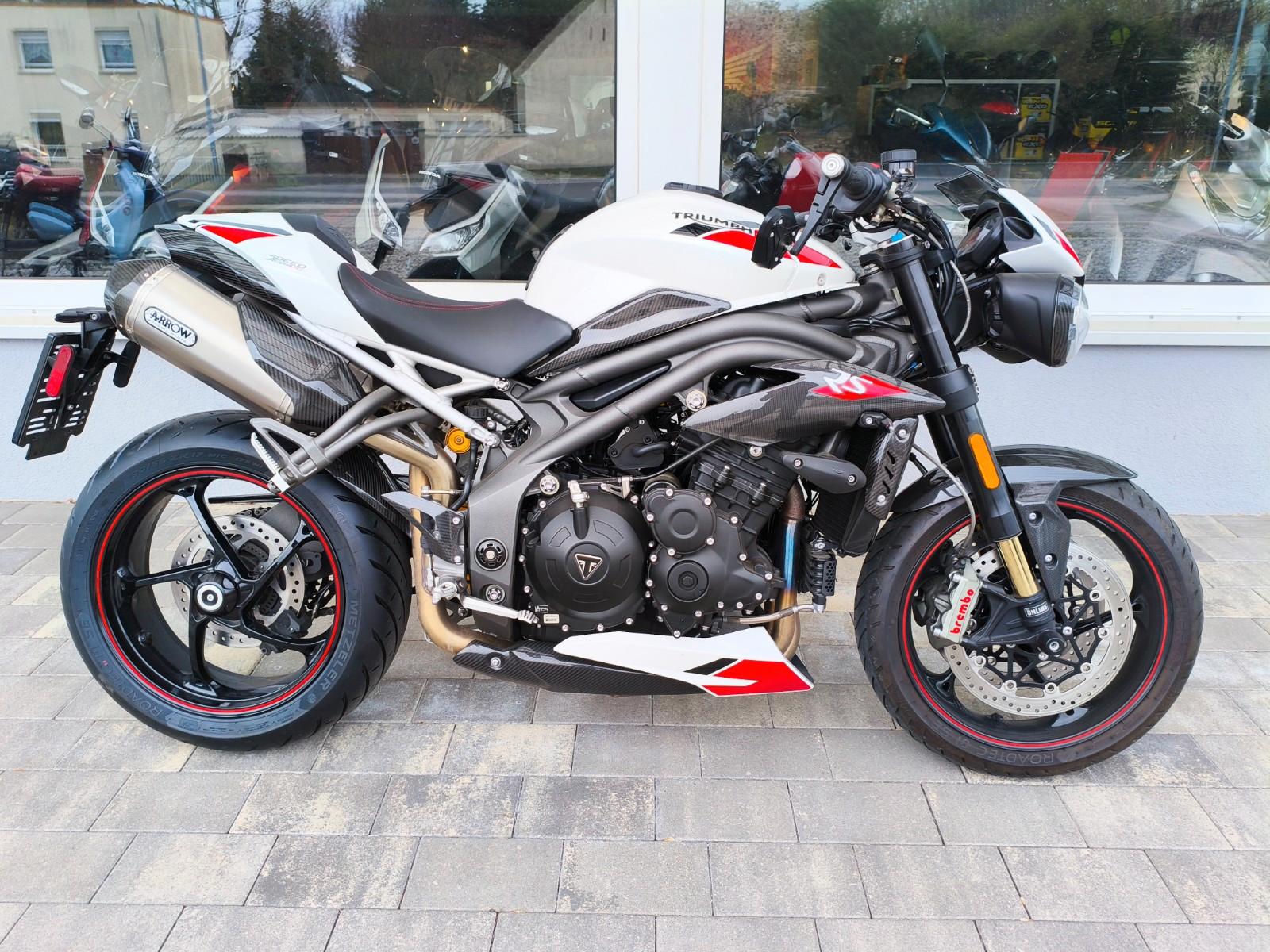 Triumph Speed Triple 1050 RS mit Arrow Auspuff...