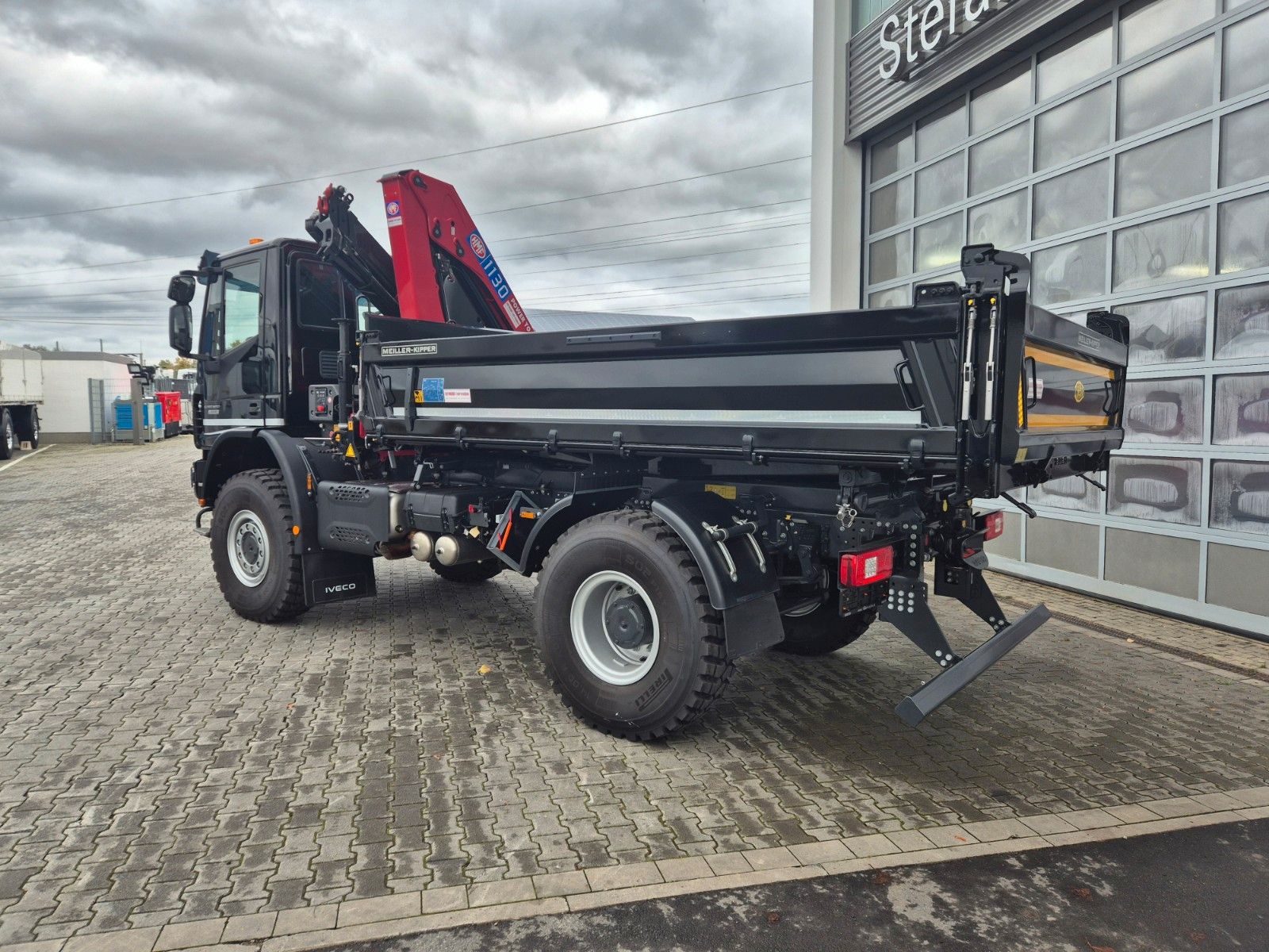 Fahrzeugabbildung Iveco Eurocargo ML150E32WS 4x4 Kran HMF 1130K Funk AHK