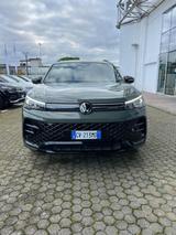 Volkswagen VOLKSWAGEN Tiguan 2.0 TDI 150 CV SCR DSG R-Line  - Volkswagen Tiguan mit Diesel-Antrieb: Limousine, Automatik