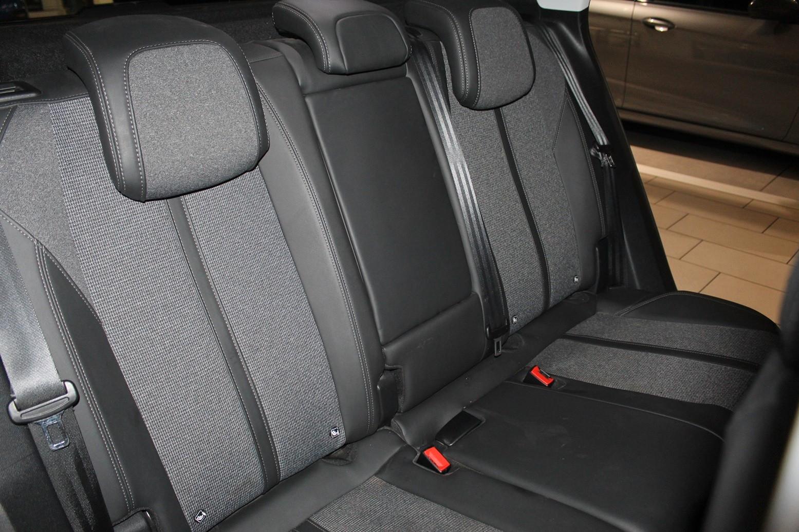 Peugeot 3008 Allure 1.5D NAVI/LED/SHZ/PDC/T-LEDER/TEMPO