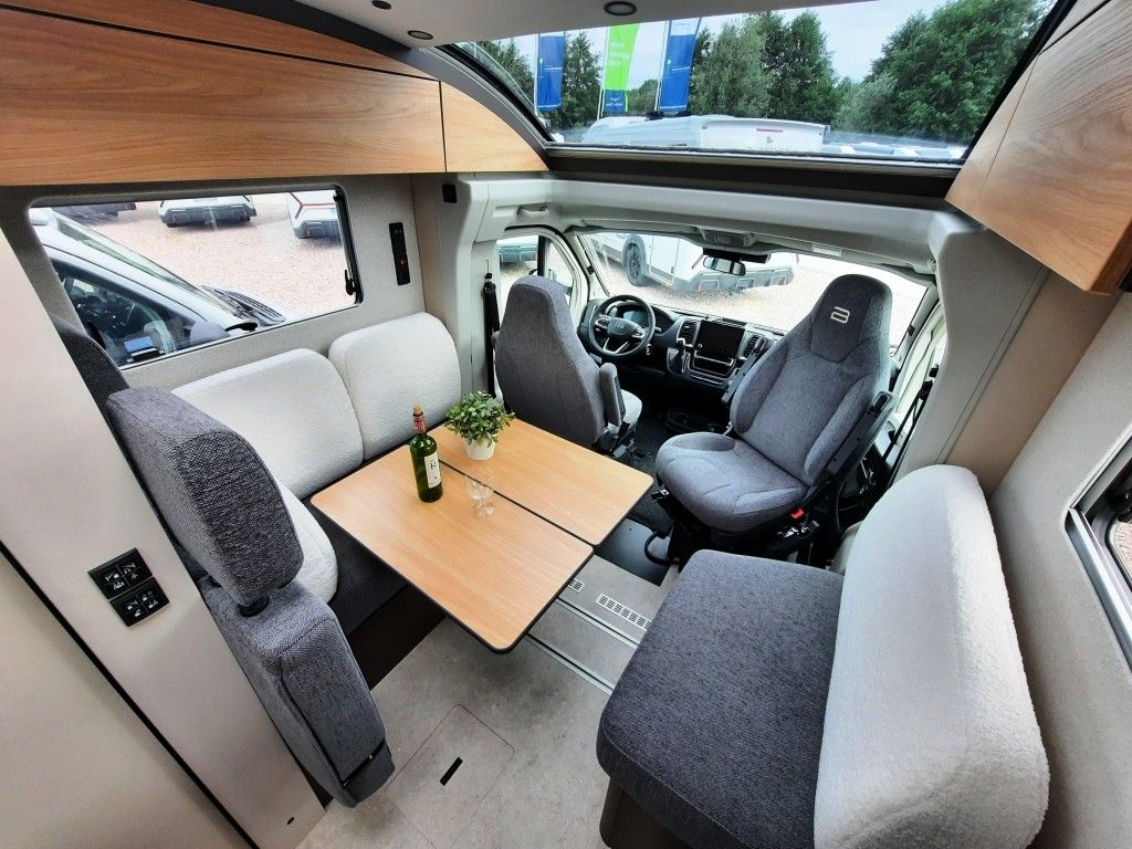 Fahrzeug Übersicht 10 Fahrzeugabbildung Bürstner Signature SFT 7.4 Verfüg./Sparen Sie 9.888,- €