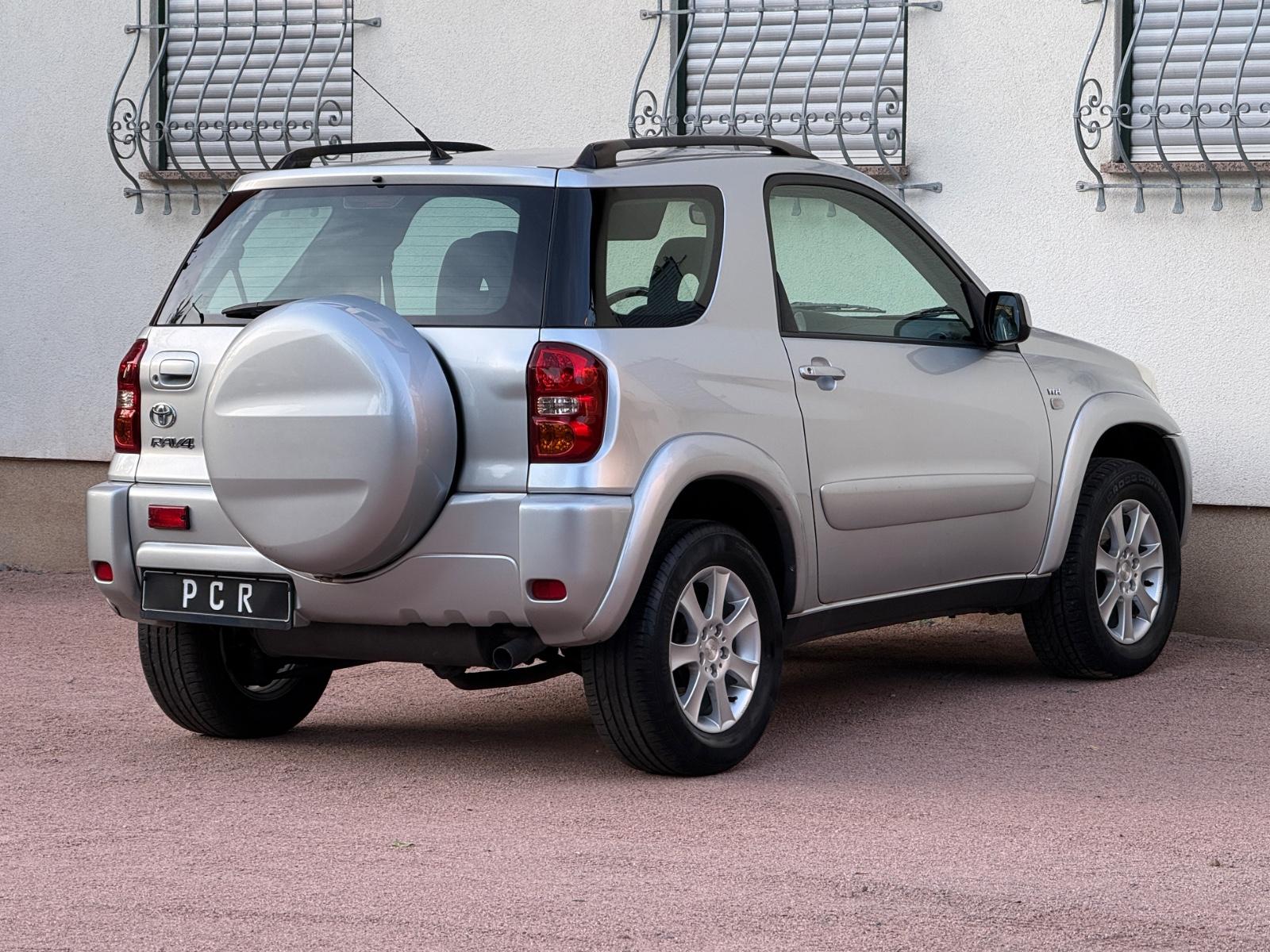 TOYOTA RAV4 - 2.0 150 CV - 4x4 - BVM - VOLANT EN CUIR