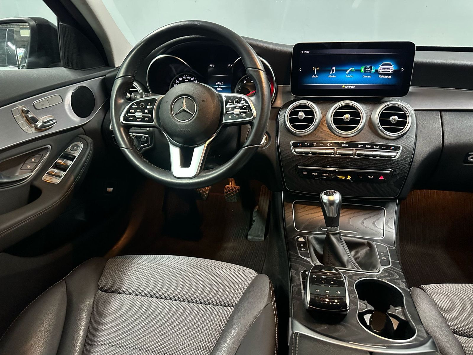 Fahrzeugabbildung Mercedes-Benz C 200  d Avantgarde*NIGHT*KAMERA*SPURH*TEMPO*NAV