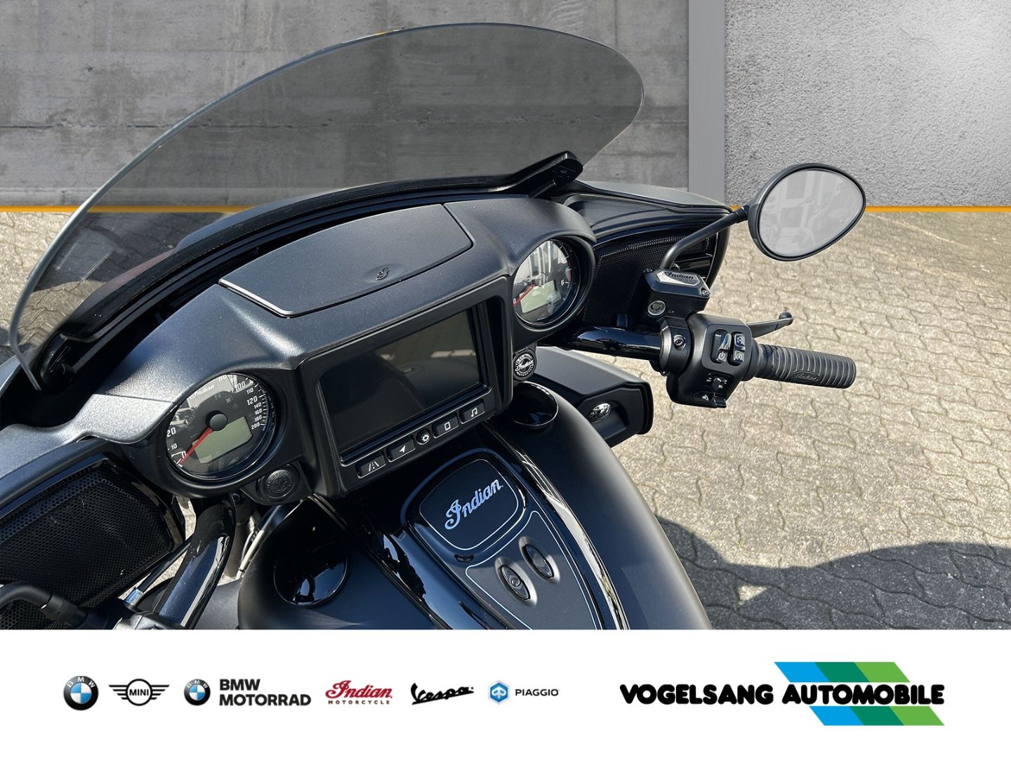 Fahrzeugabbildung Indian Roadmaster Dark Horse, Koffer, TopCase, Navigati