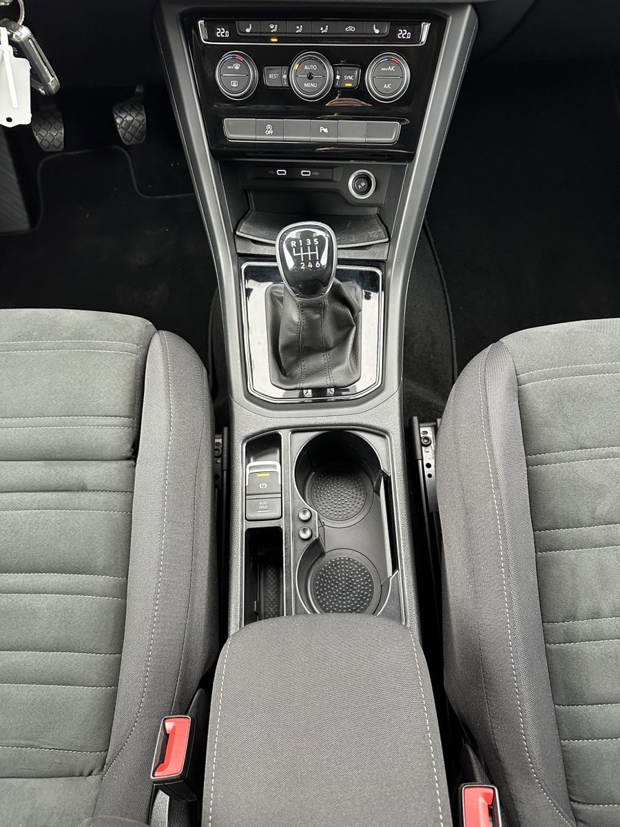 Fahrzeugabbildung Volkswagen Touran 1.5 TSI Highline+NAV+LED+ACC+AHK+KAMERA
